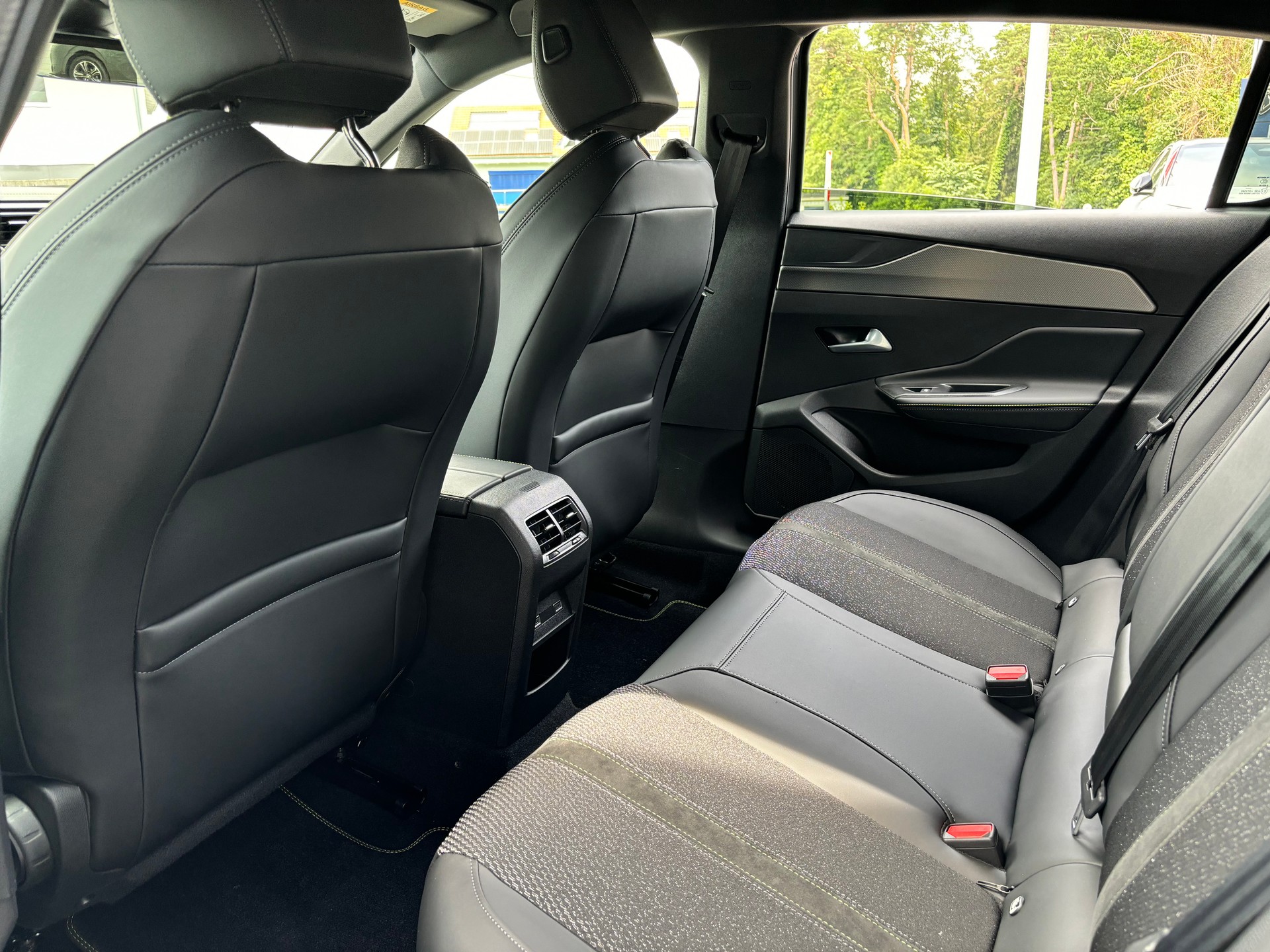 PEUGEOT 308 GT 1.2 136 Hybrid-image-8