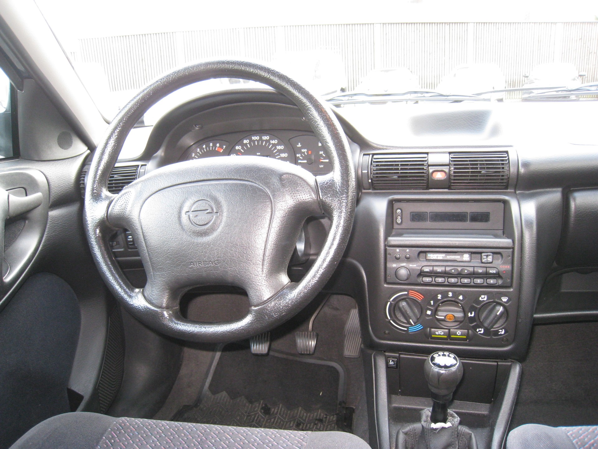 OPEL Astra 1.4i 16V Avantage-image-12
