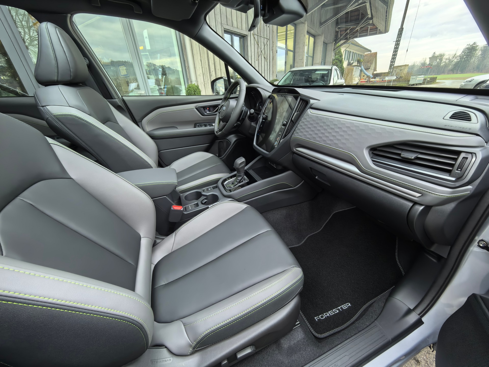 SUBARU Forester 2.0i e-Boxer Sport Lineartronic-image-12