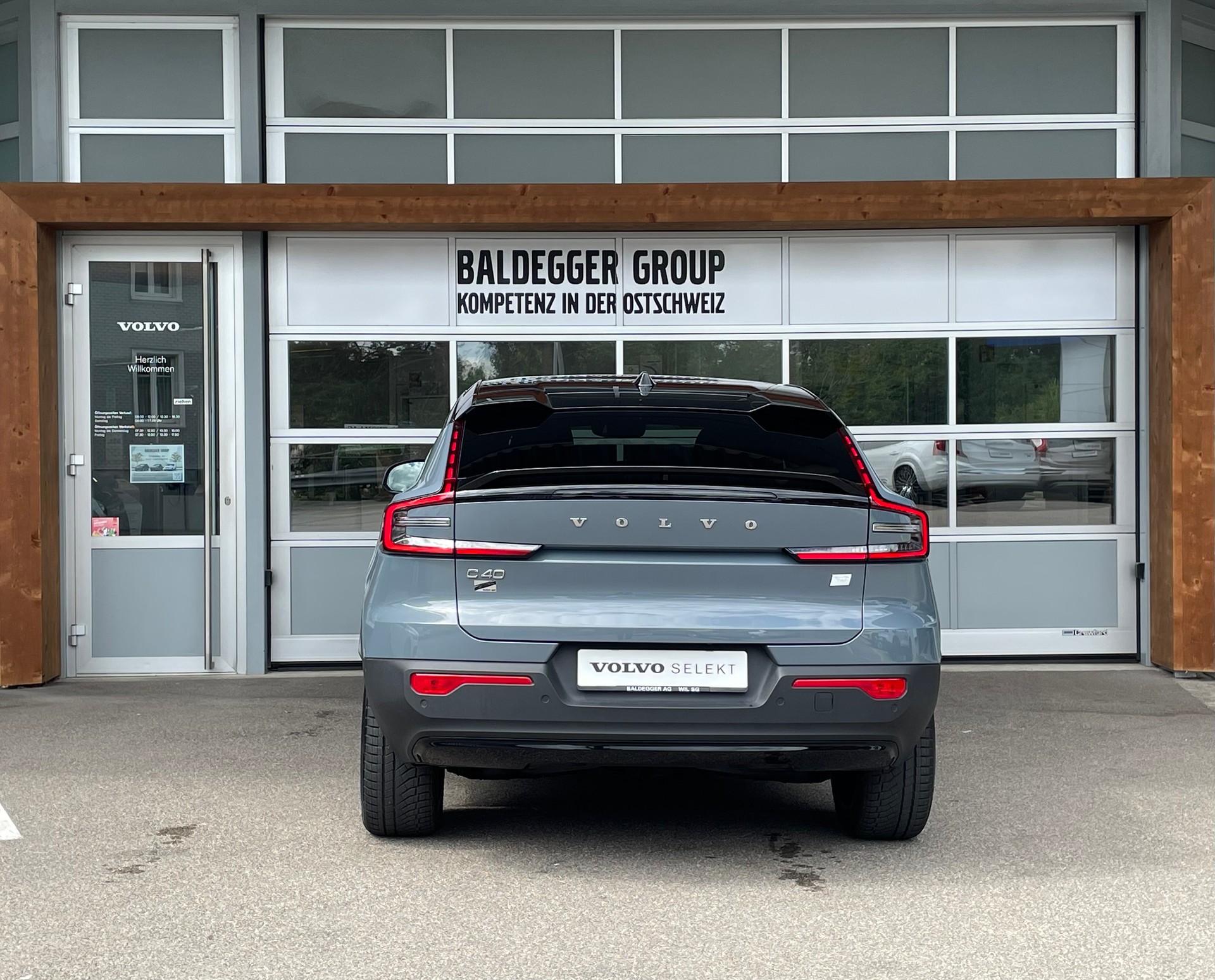 VOLVO C40 P8 Twin Recharge AWD-image-9