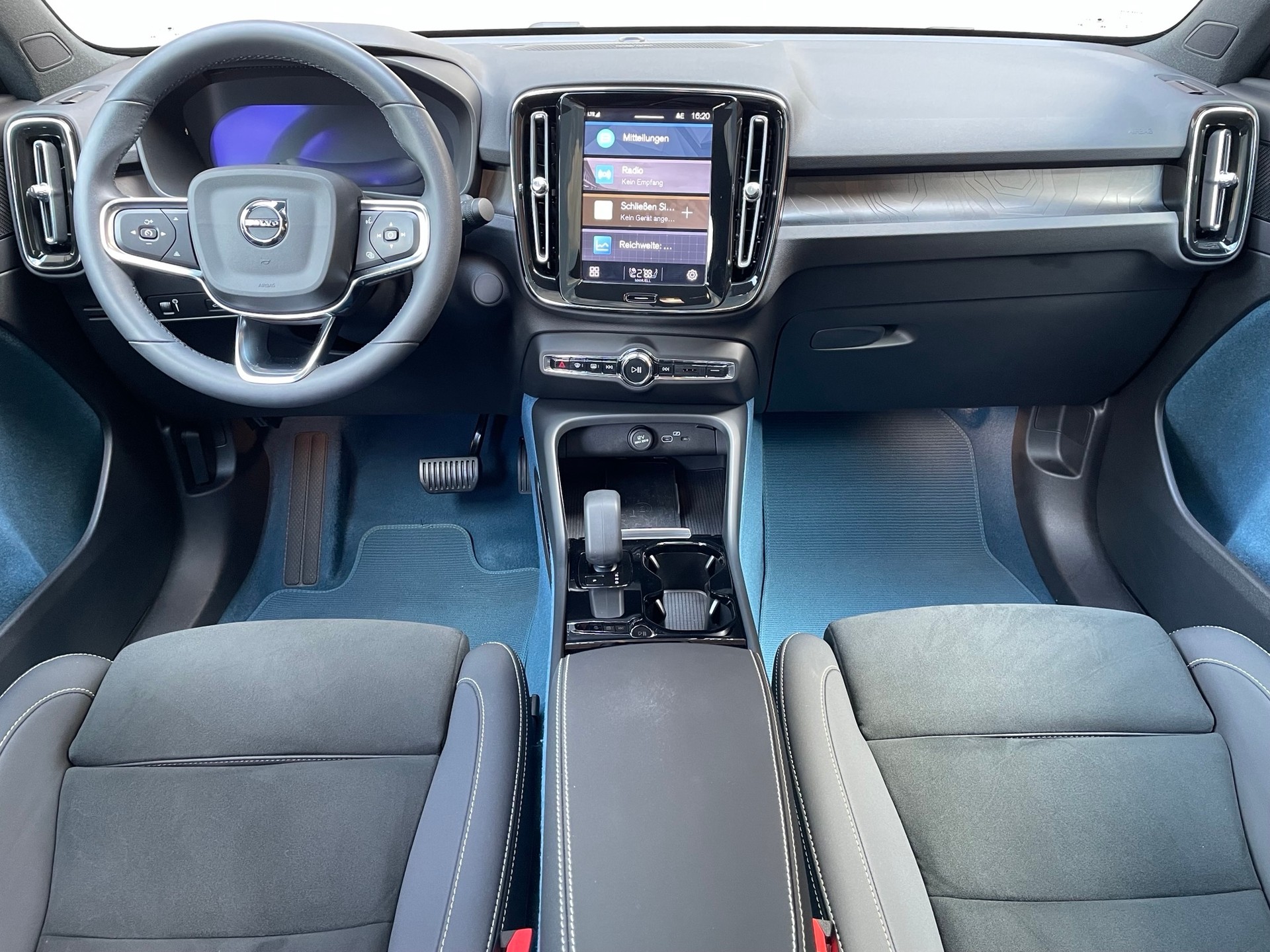 VOLVO C40 P8 Twin Recharge AWD-image-5