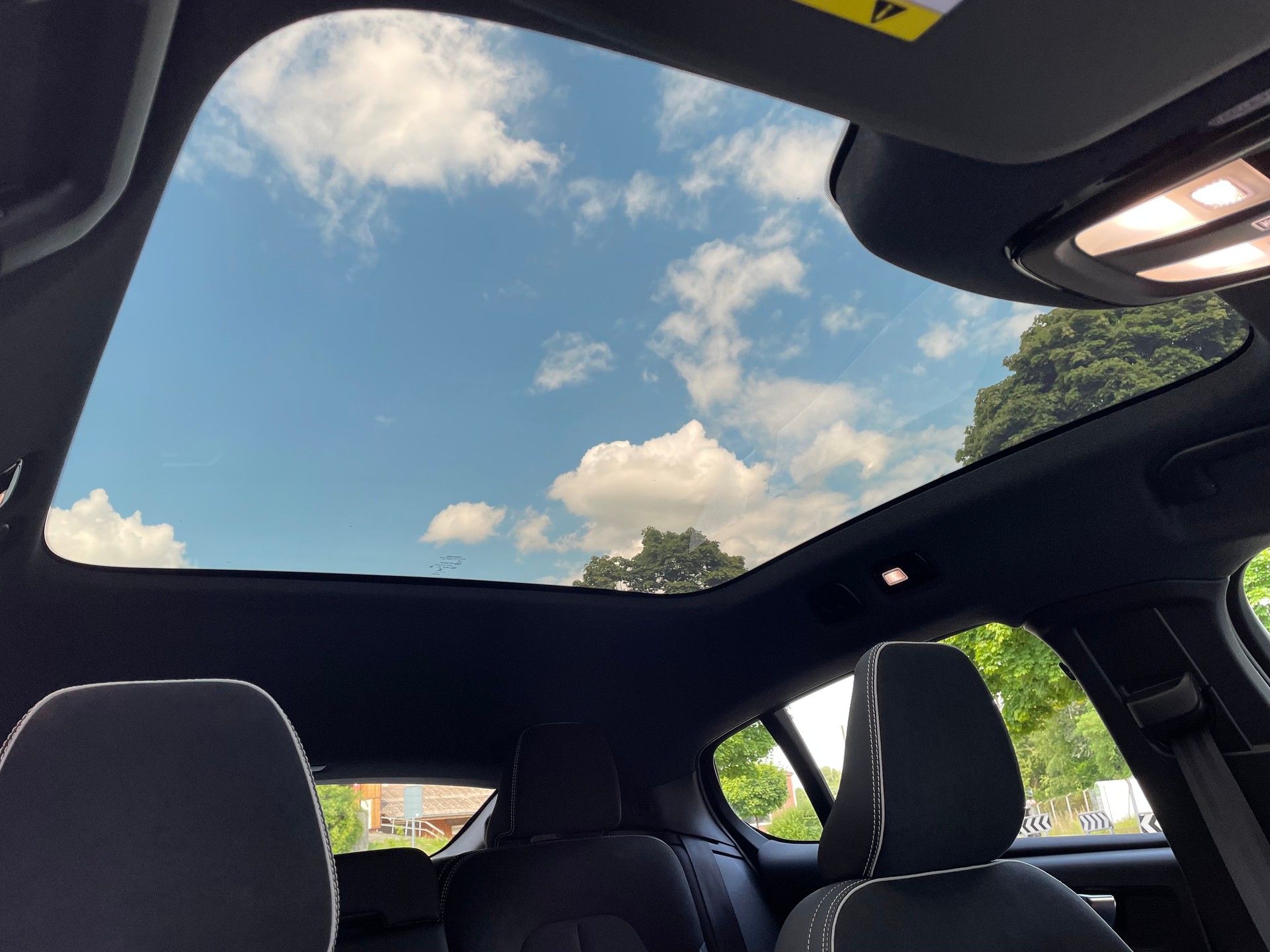 VOLVO C40 P8 Twin Recharge AWD-image-16