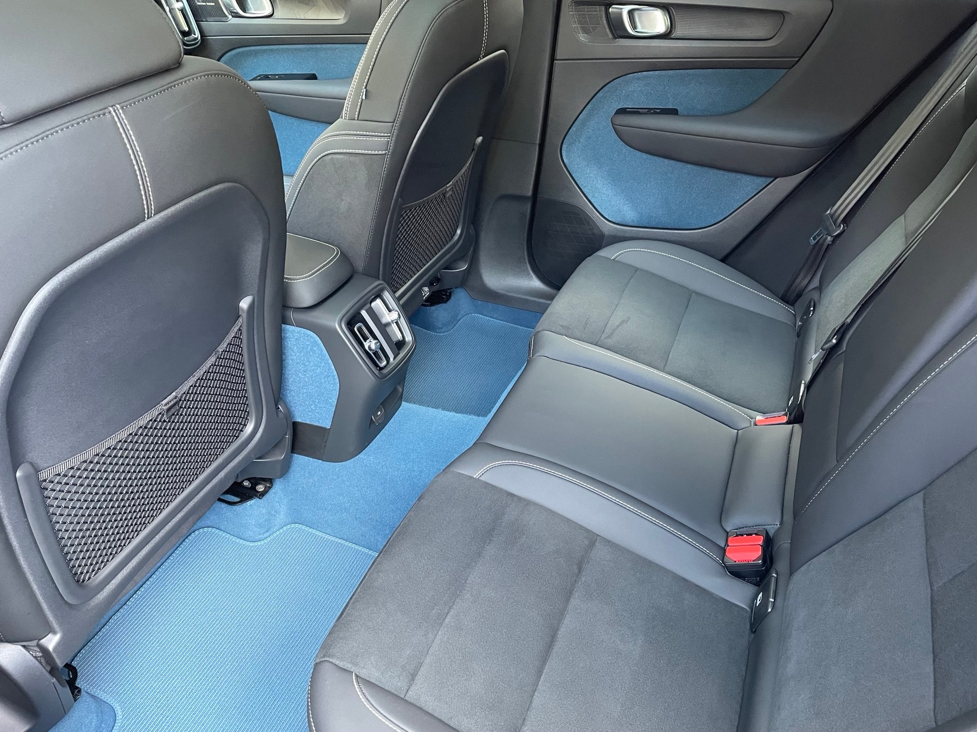 VOLVO C40 P8 Twin Recharge AWD-image-4