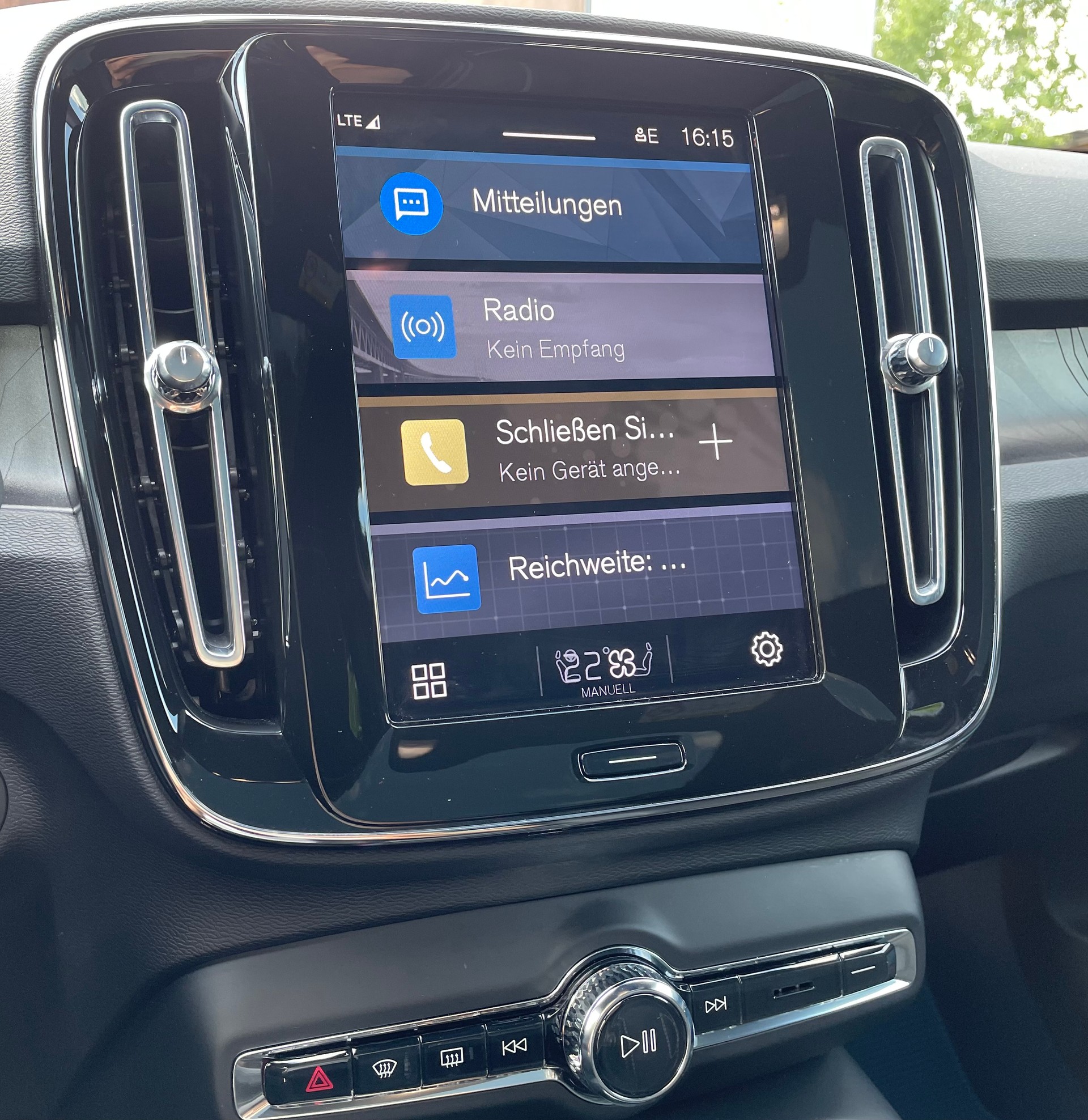 VOLVO C40 P8 Twin Recharge AWD-image-13
