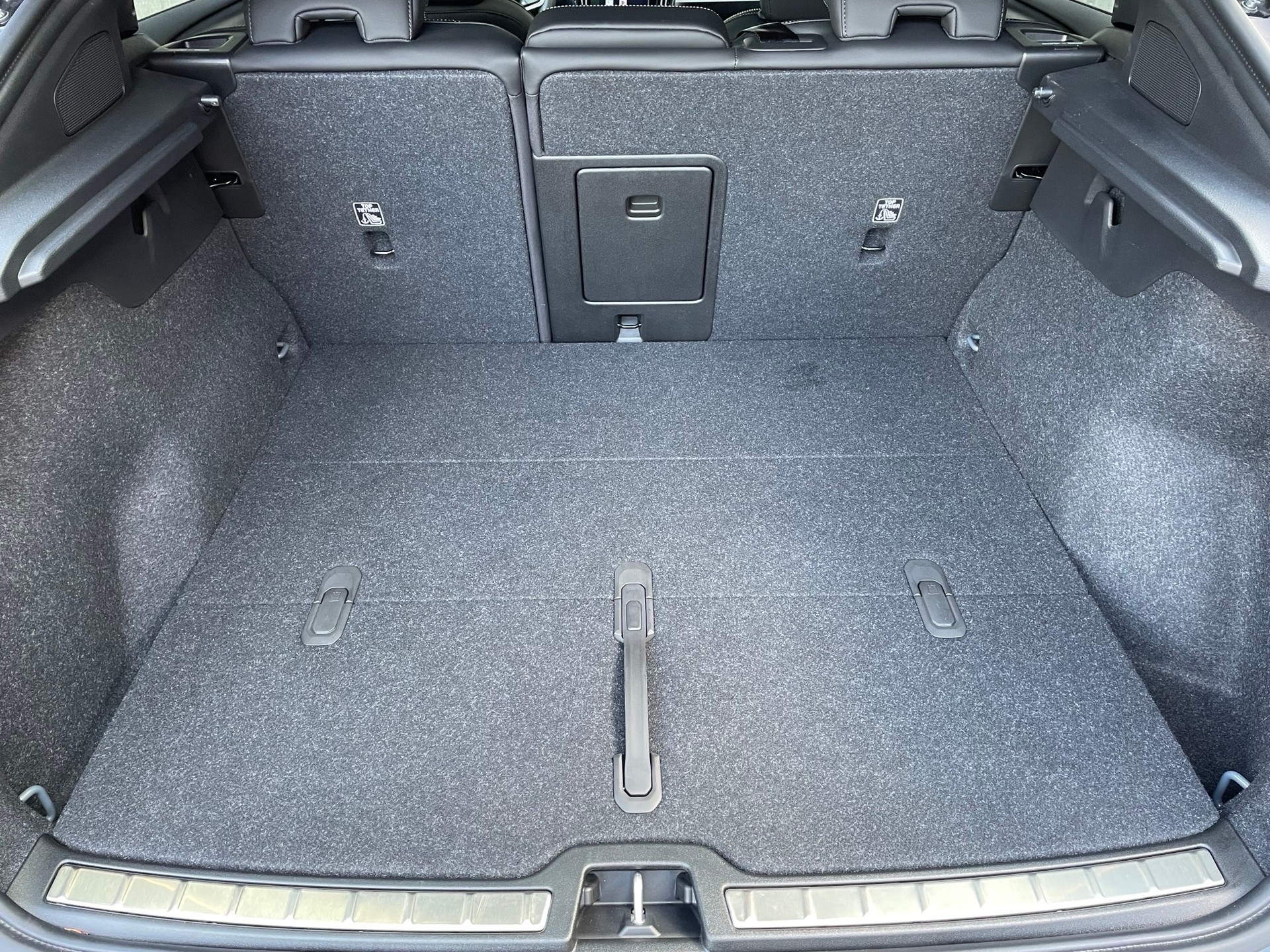 VOLVO C40 P8 Twin Recharge AWD-image-6
