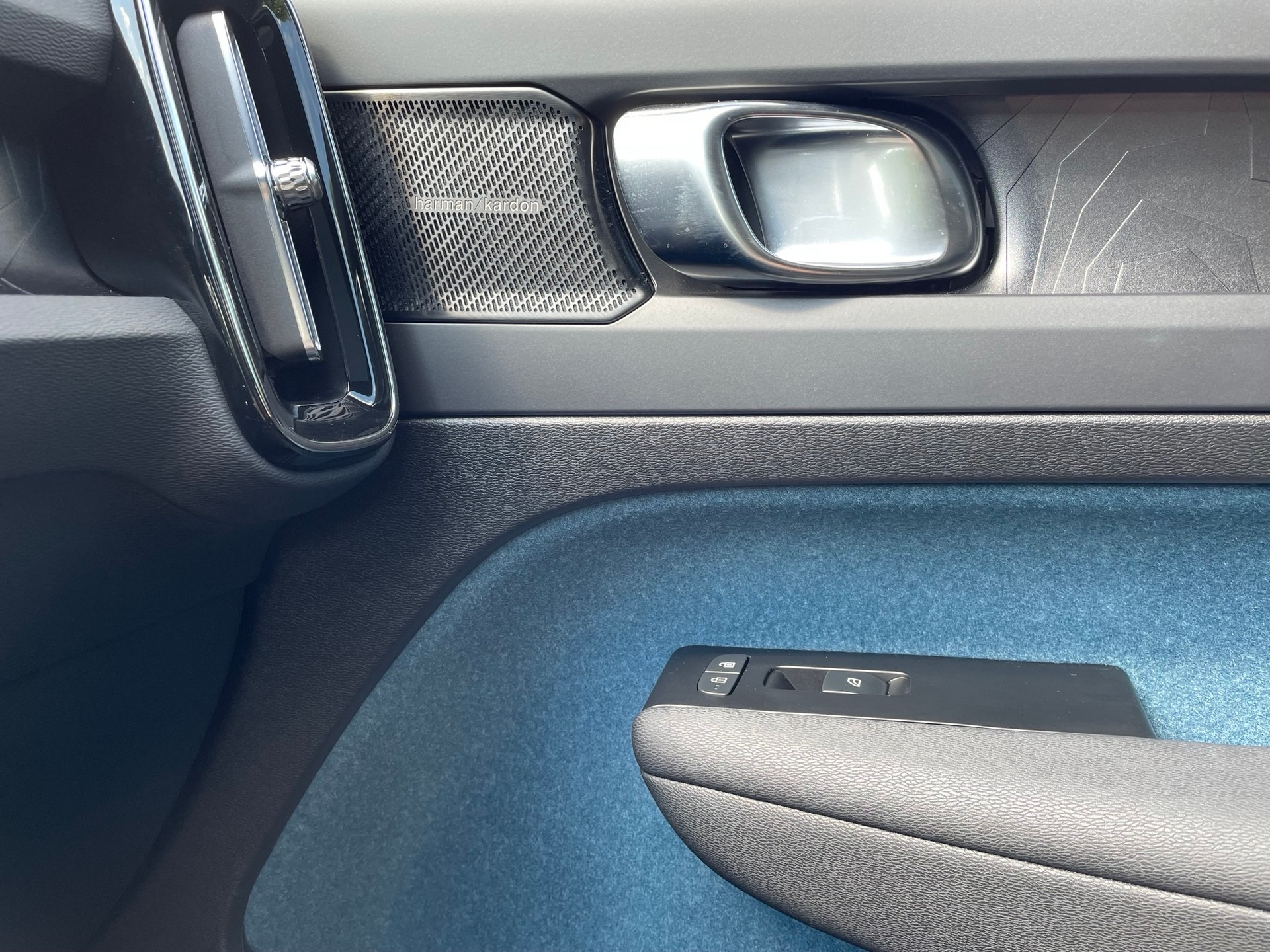 VOLVO C40 P8 Twin Recharge AWD-image-15