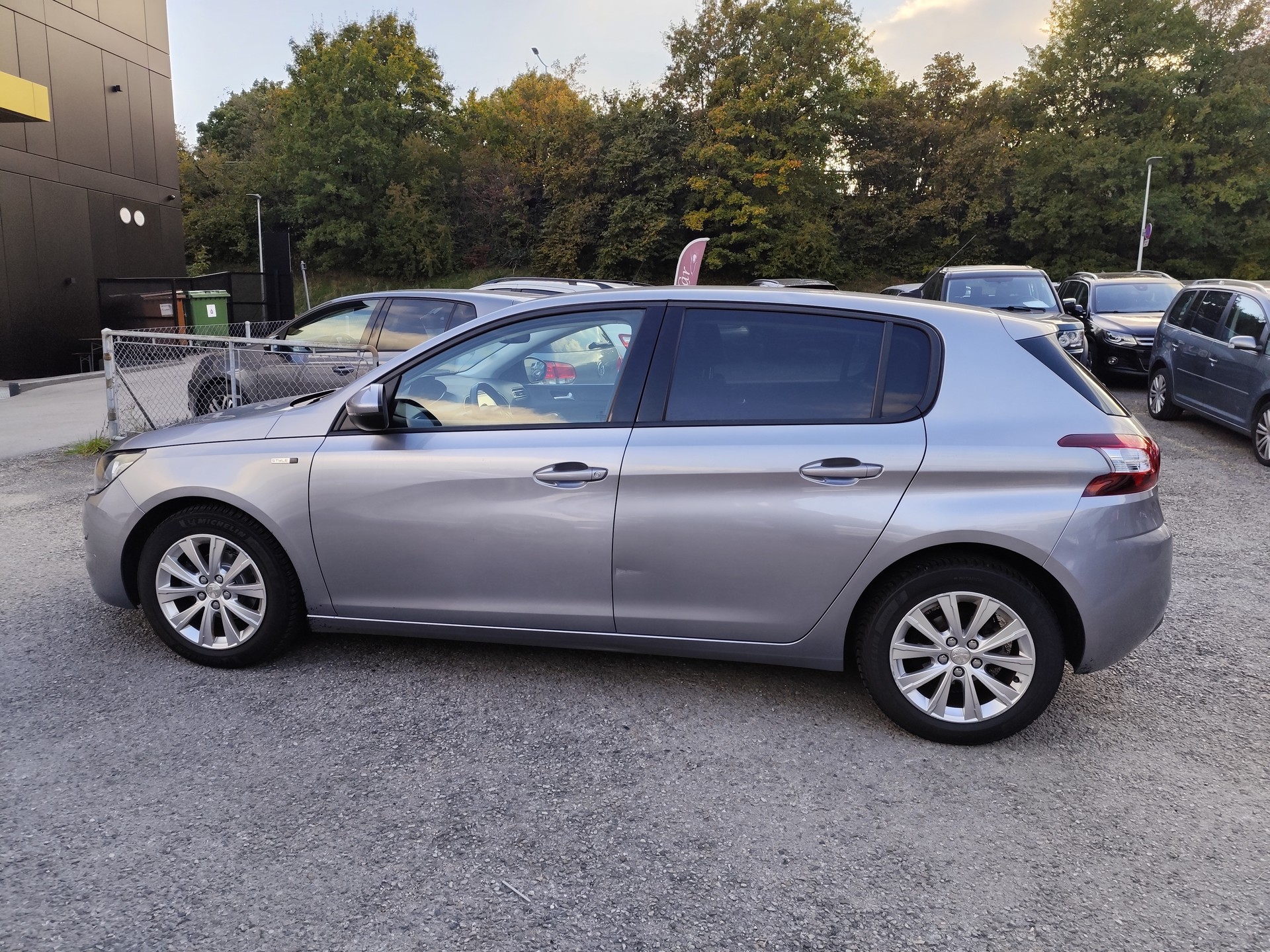 PEUGEOT 308 1.6 BlueHDI - STYLE - START & STOP-image-4