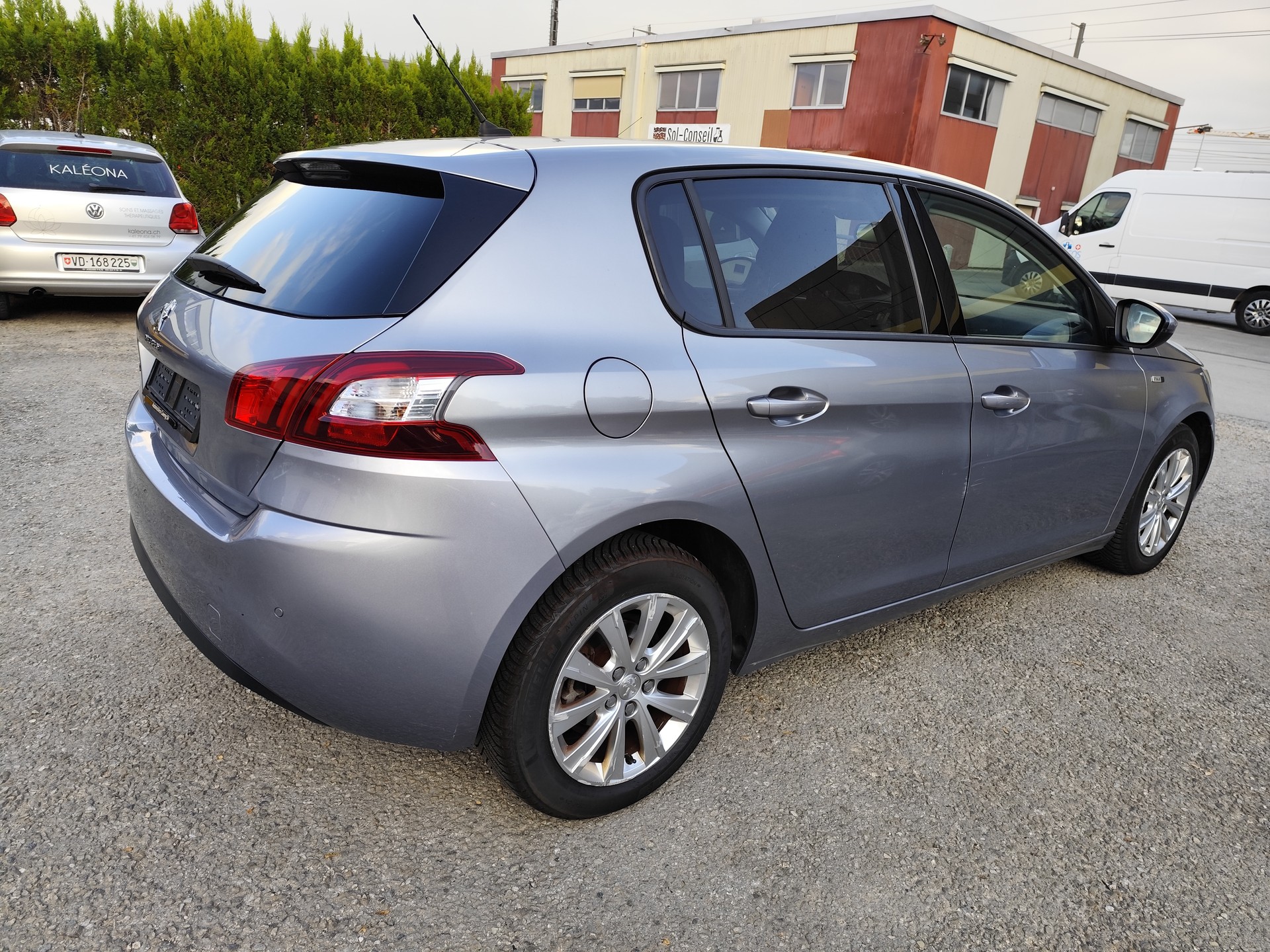 PEUGEOT 308 1.6 BlueHDI - STYLE - START & STOP-image-3