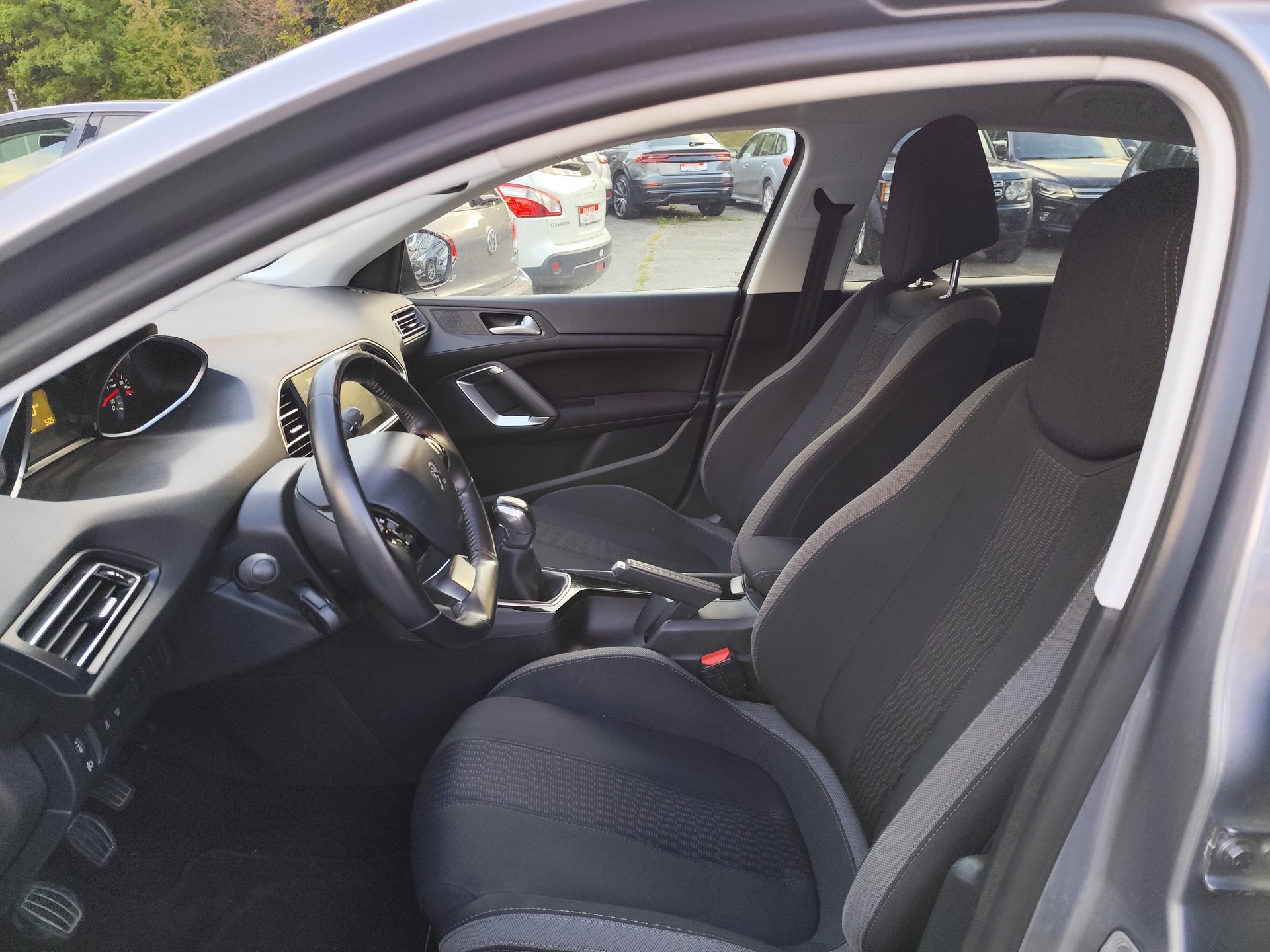 PEUGEOT 308 1.6 BlueHDI - STYLE - START & STOP-image-8