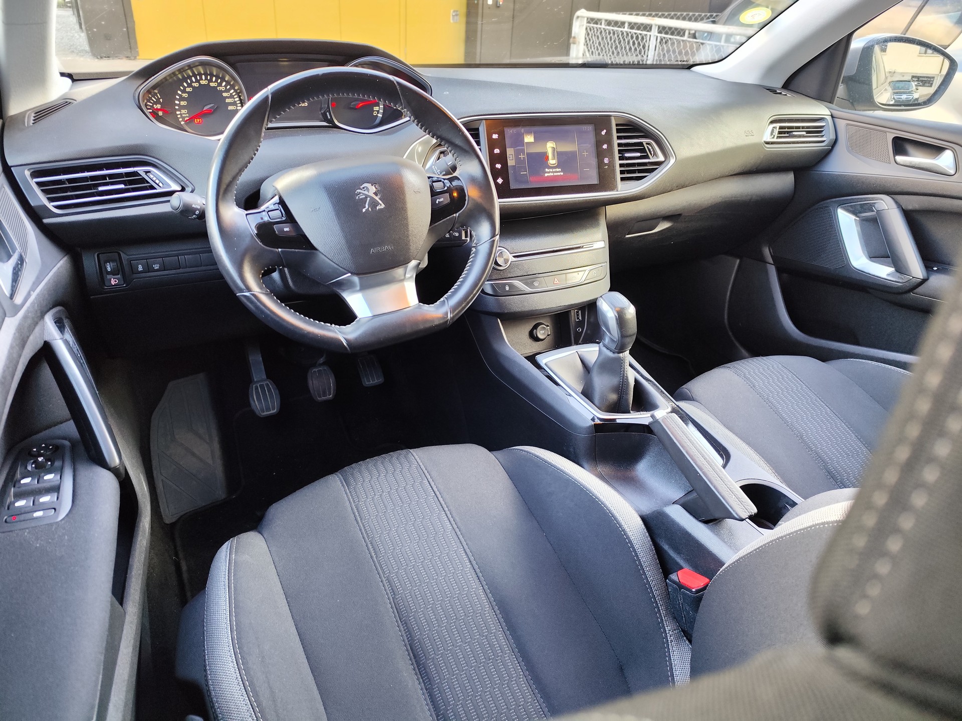PEUGEOT 308 1.6 BlueHDI - STYLE - START & STOP-image-7