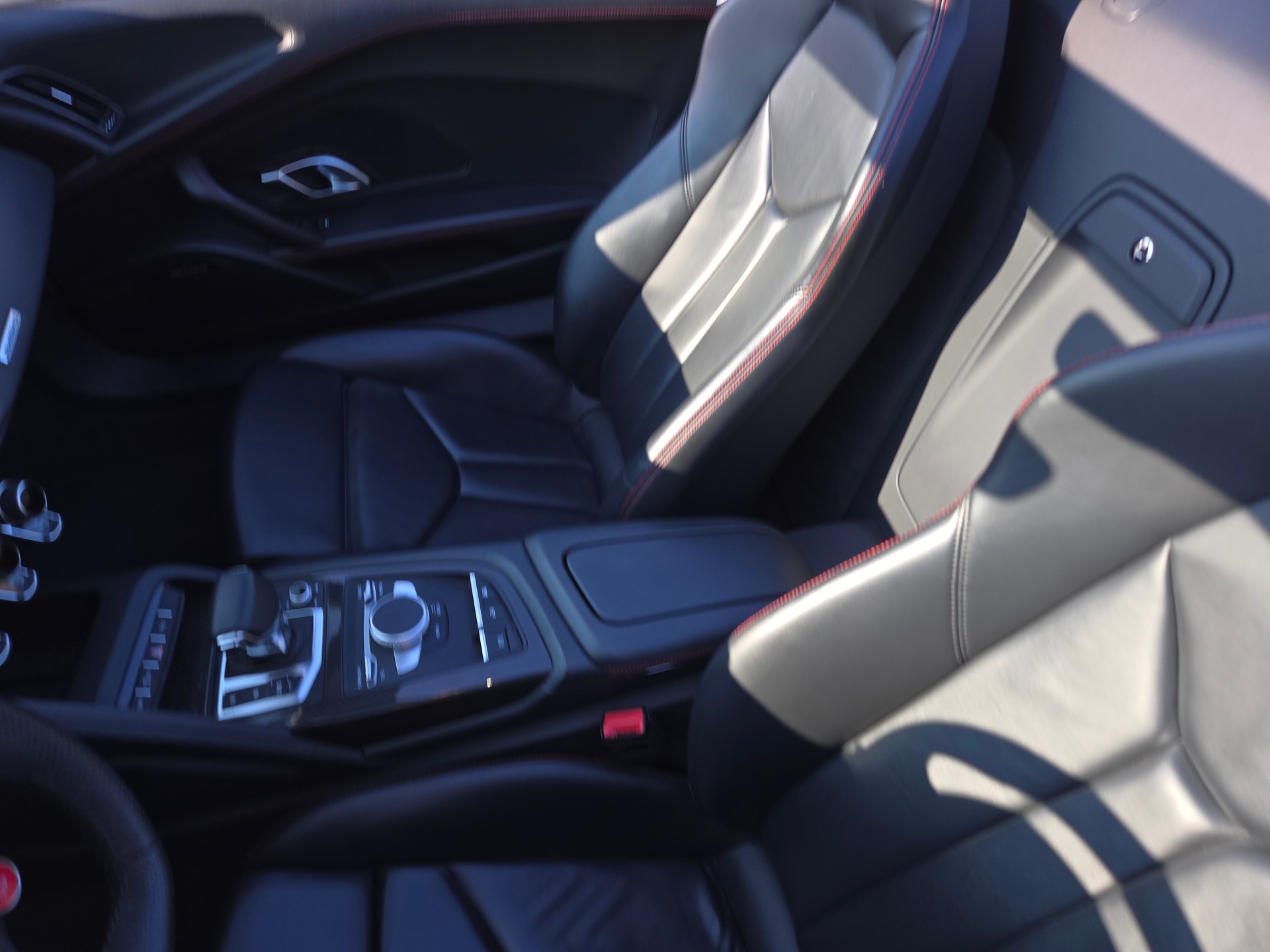 AUDI R8 Spyder performance S-Tronic-image-11