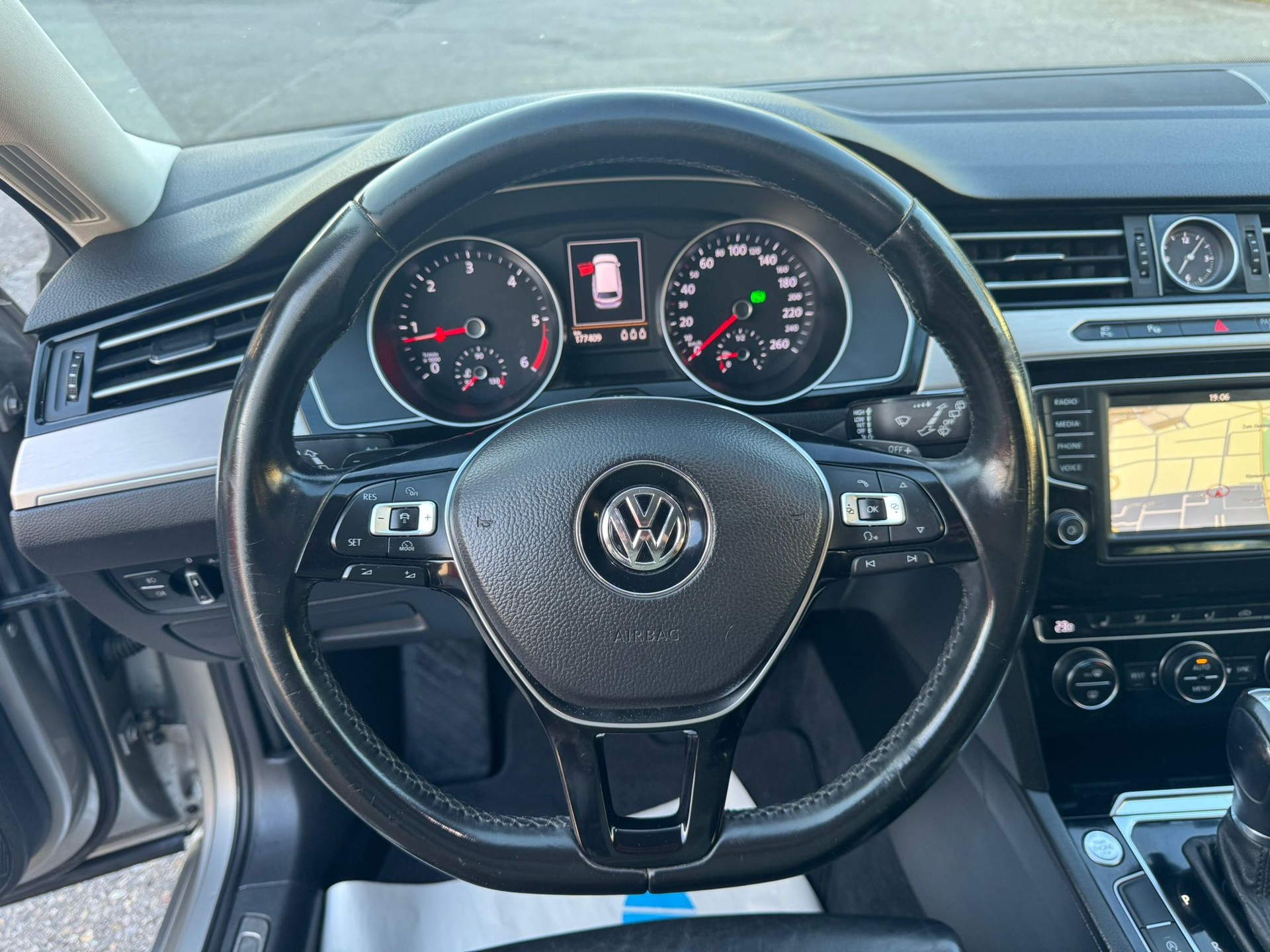 VW Passat Variant 2.0 TDI BMT Highline DSG-image-17