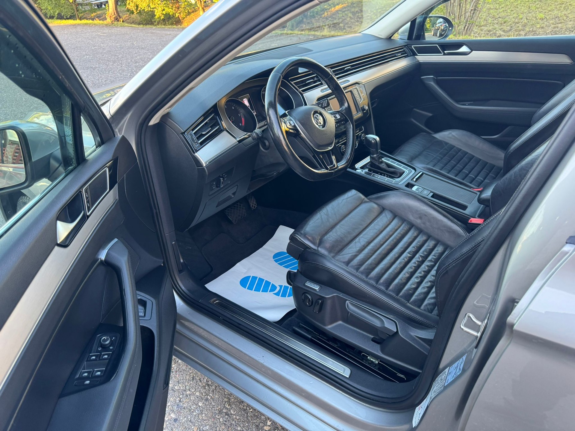 VW Passat Variant 2.0 TDI BMT Highline DSG-image-11