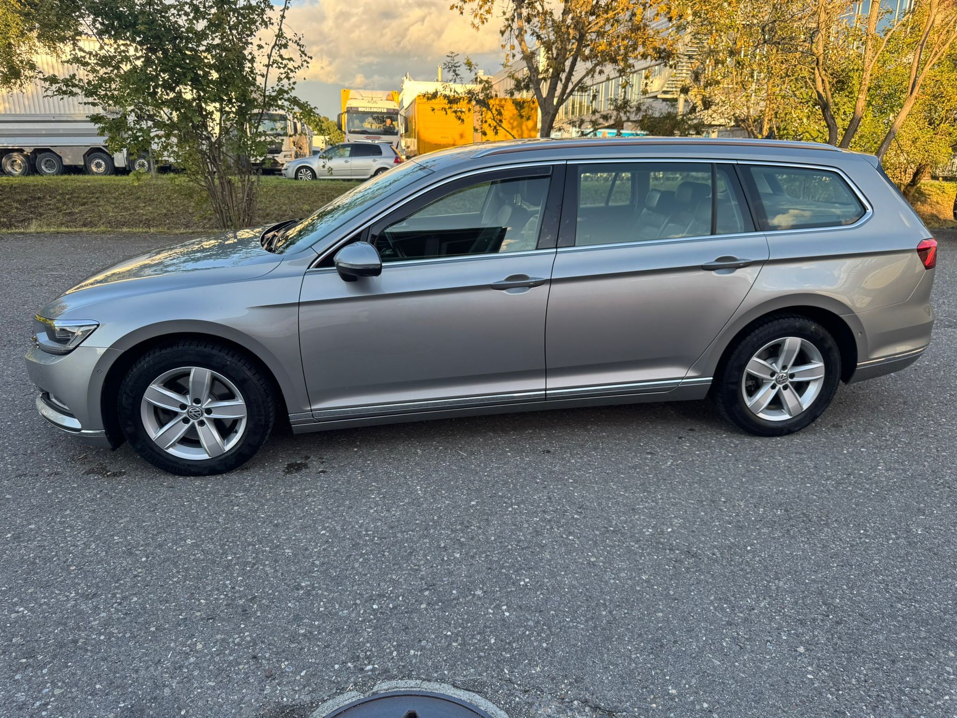 VW Passat Variant 2.0 TDI BMT Highline DSG-image-8