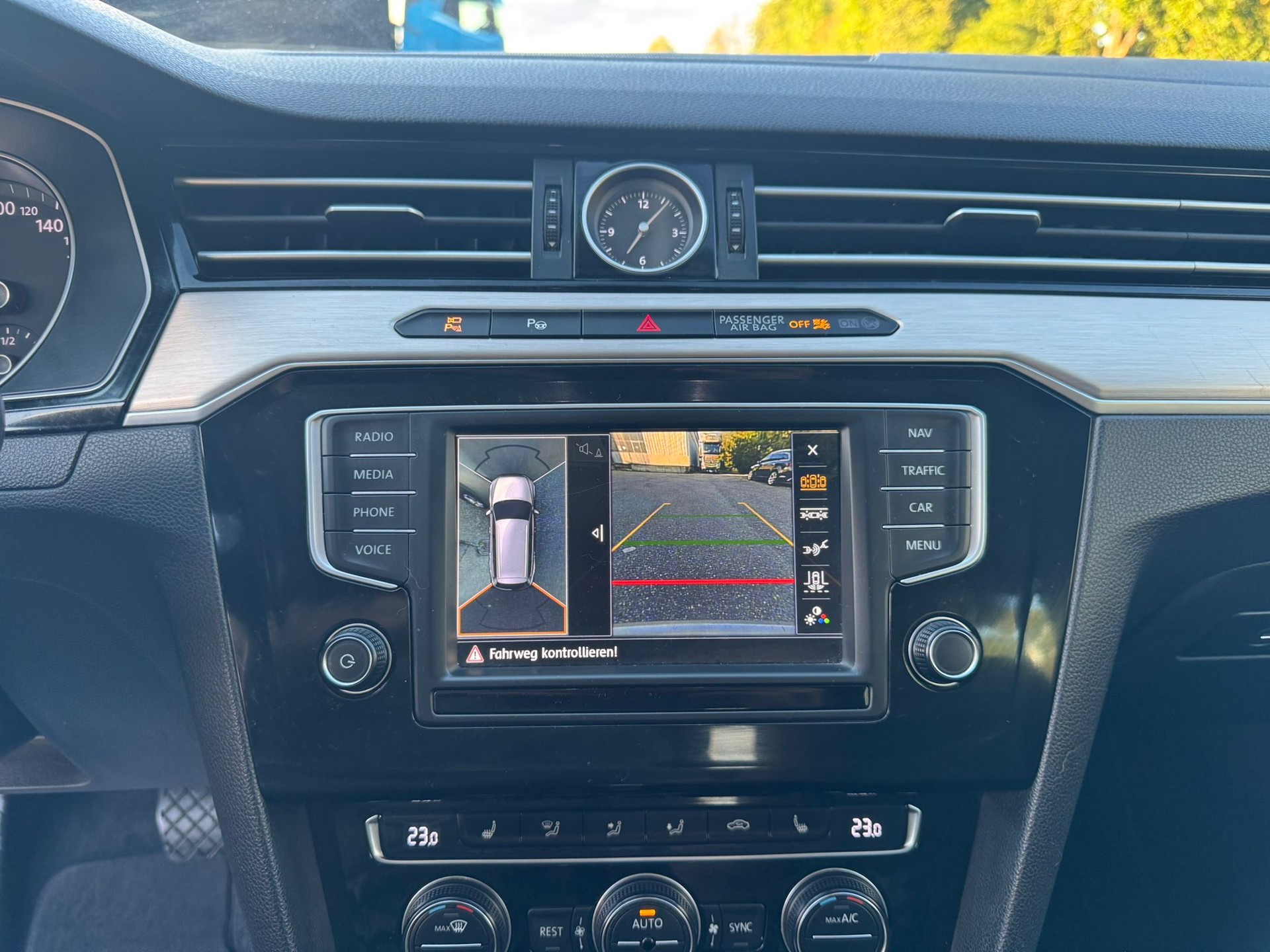 VW Passat Variant 2.0 TDI BMT Highline DSG-image-19