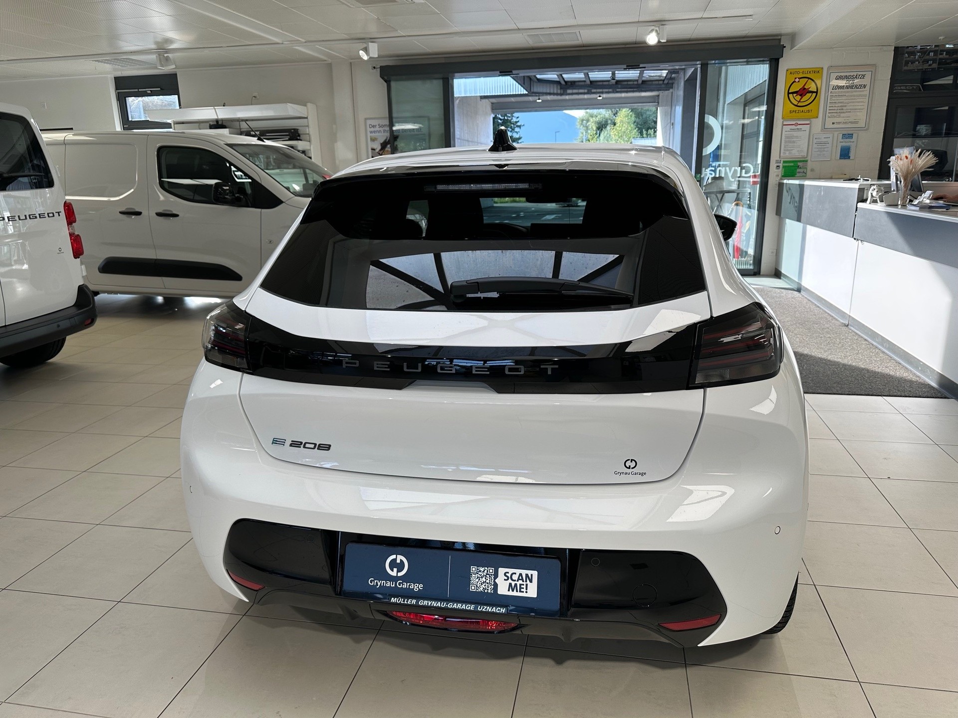 PEUGEOT 208 e-Allure-image-4