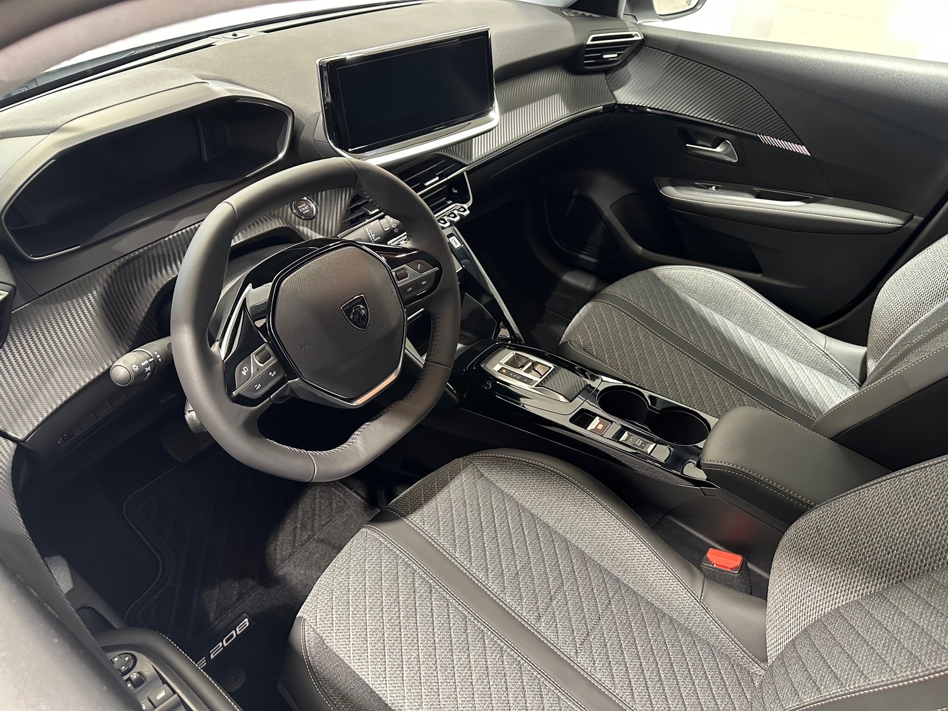 PEUGEOT 208 e-Allure-image-11