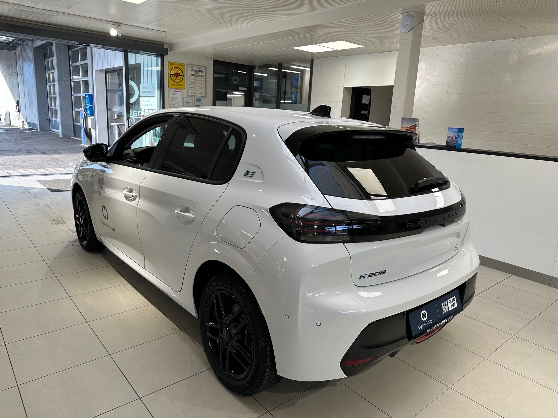 PEUGEOT 208 e-Allure-image-6