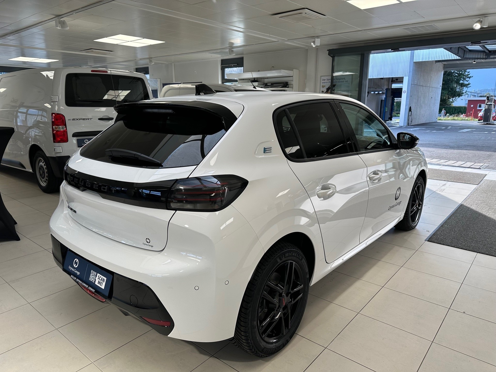PEUGEOT 208 e-Allure-image-3