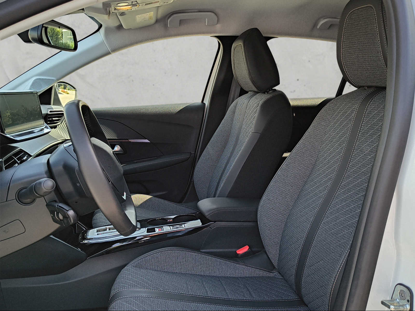 PEUGEOT 208 e-Allure-image-10
