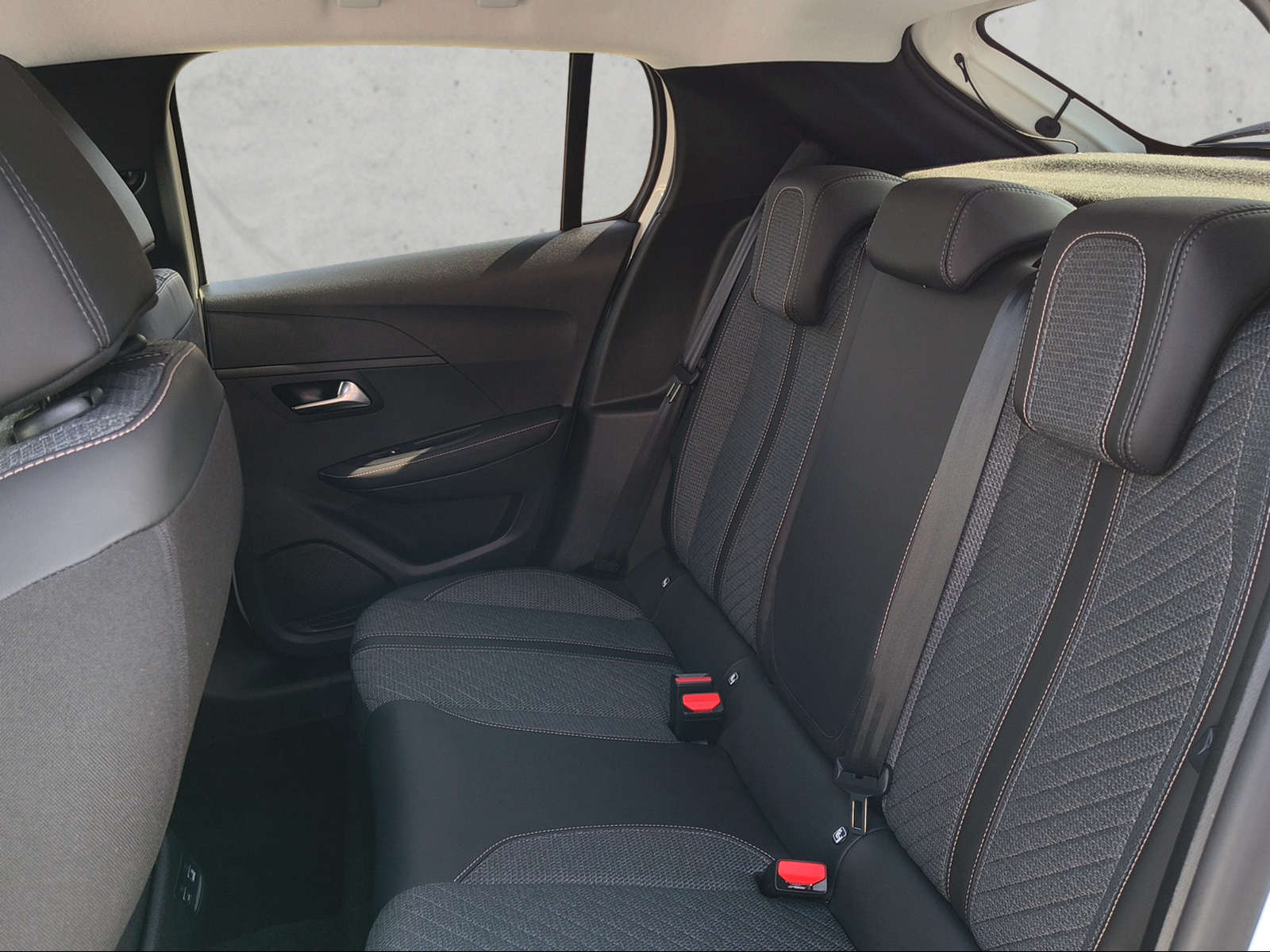 PEUGEOT 208 e-Allure-image-9