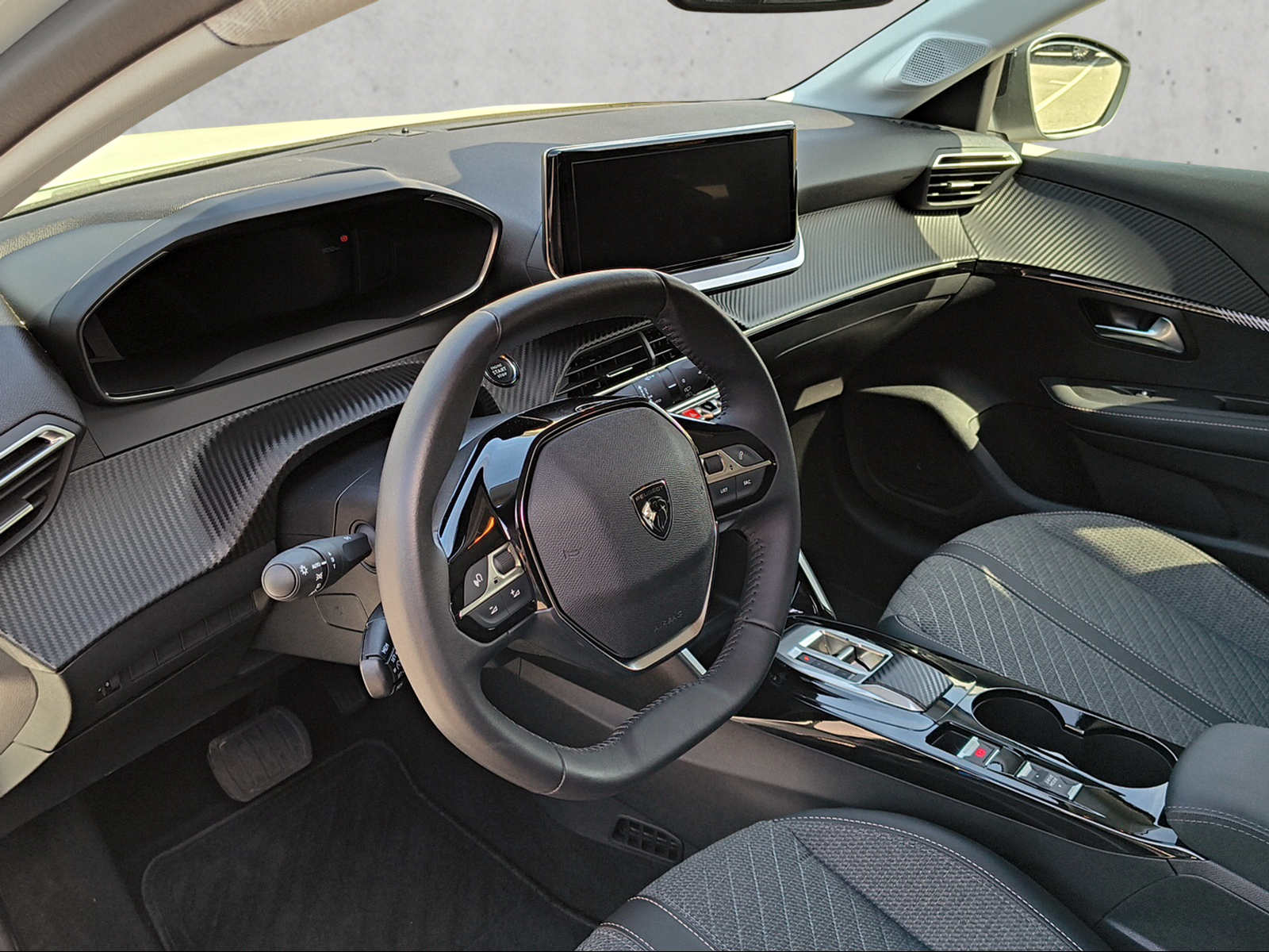 PEUGEOT 208 e-Allure-image-11