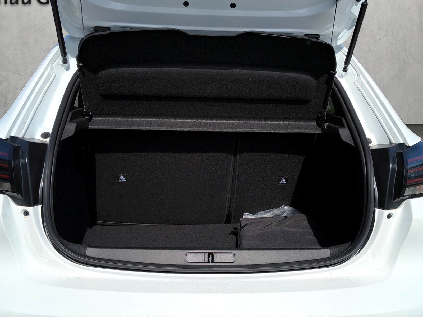 PEUGEOT 208 e-Allure-image-6