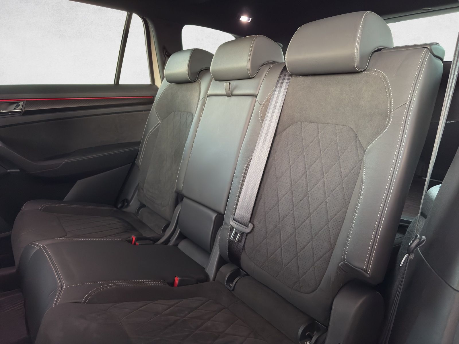 SKODA Kodiaq 2.0 TDI CR SportLine 4x4 DSG-image-16