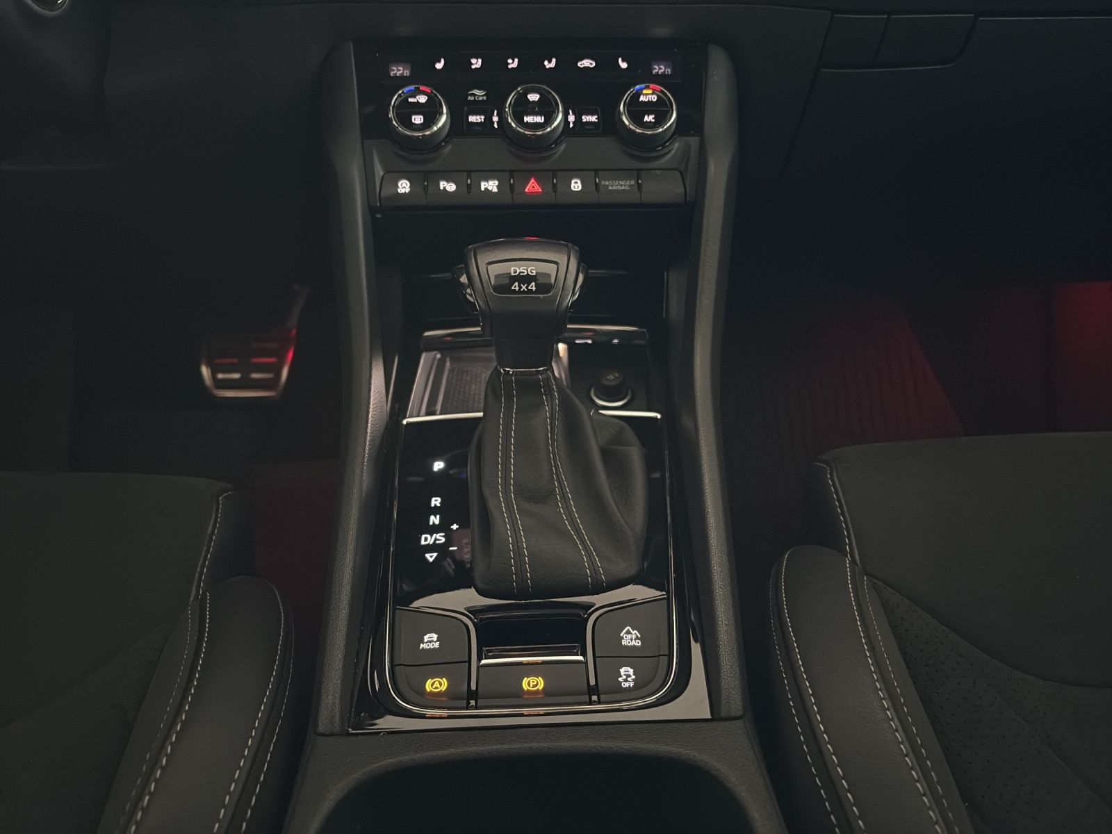 SKODA Kodiaq 2.0 TDI CR SportLine 4x4 DSG-image-13