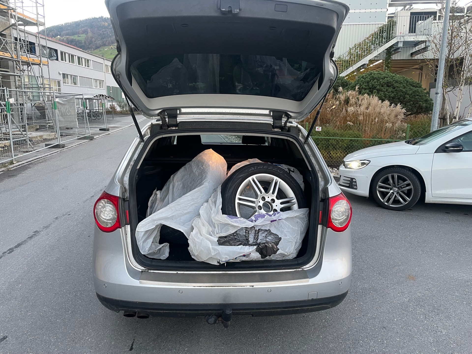 VW Passat Variant 2.0 TDI Trendline-image-12
