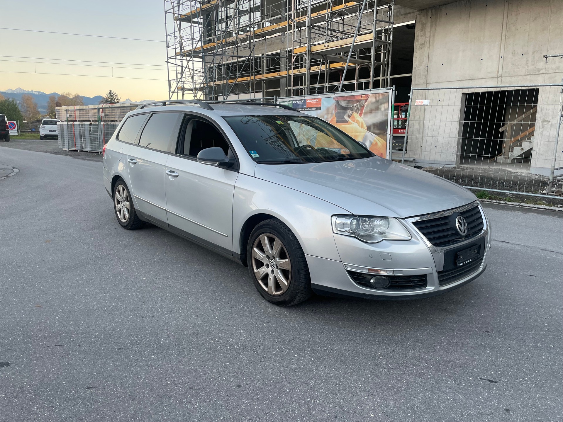 VW Passat Variant 2.0 TDI Trendline-image-1