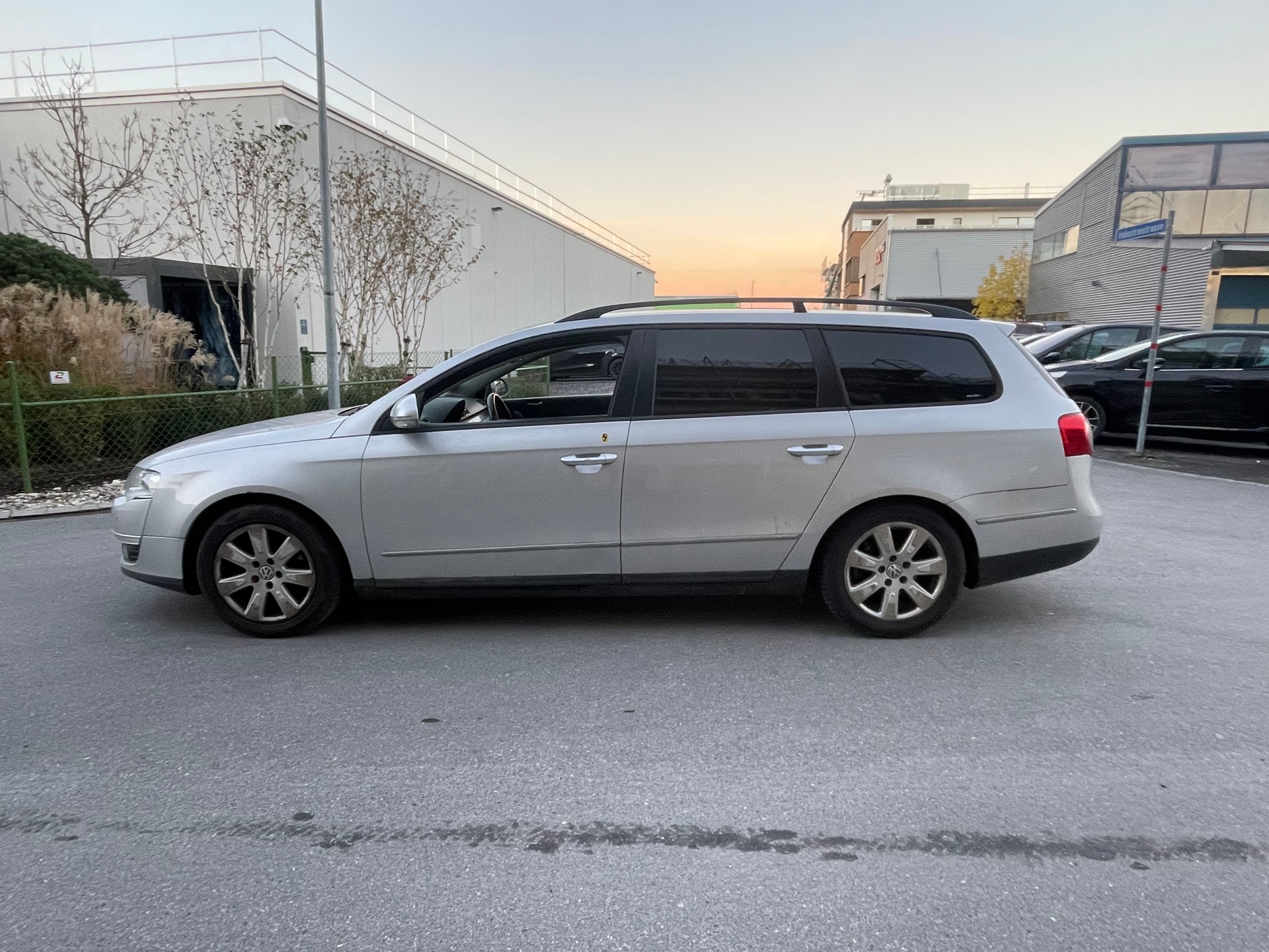 VW Passat Variant 2.0 TDI Trendline-image-7