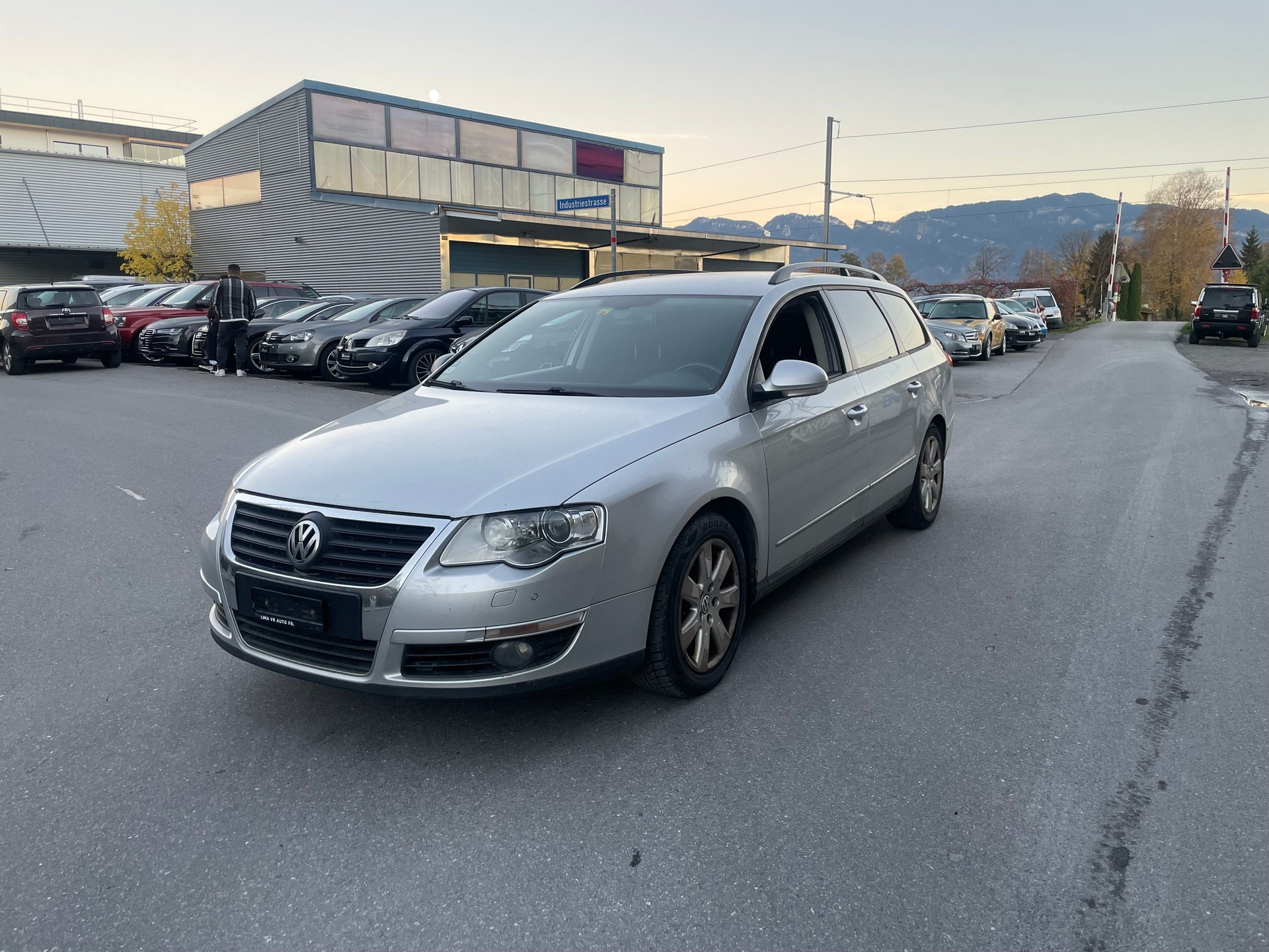 VW Passat Variant 2.0 TDI Trendline-image-0
