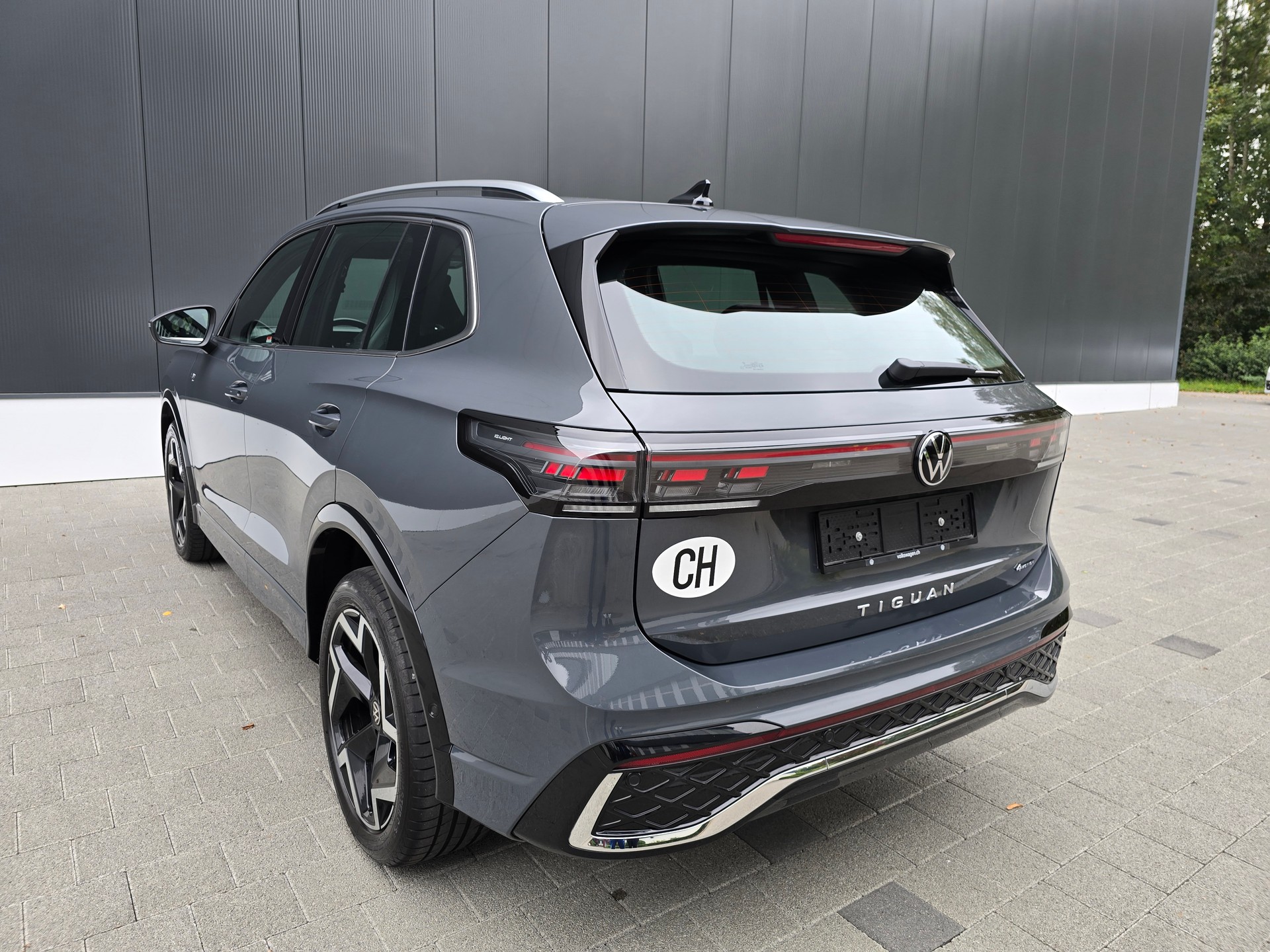 VW Tiguan 2.0 TDI SCR R-Line 4Motion DSG-image-6