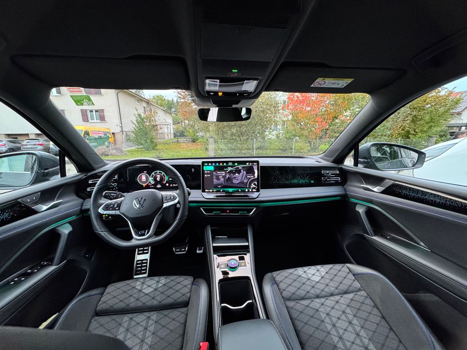 VW Tiguan 2.0 TDI SCR R-Line 4Motion DSG-image-8