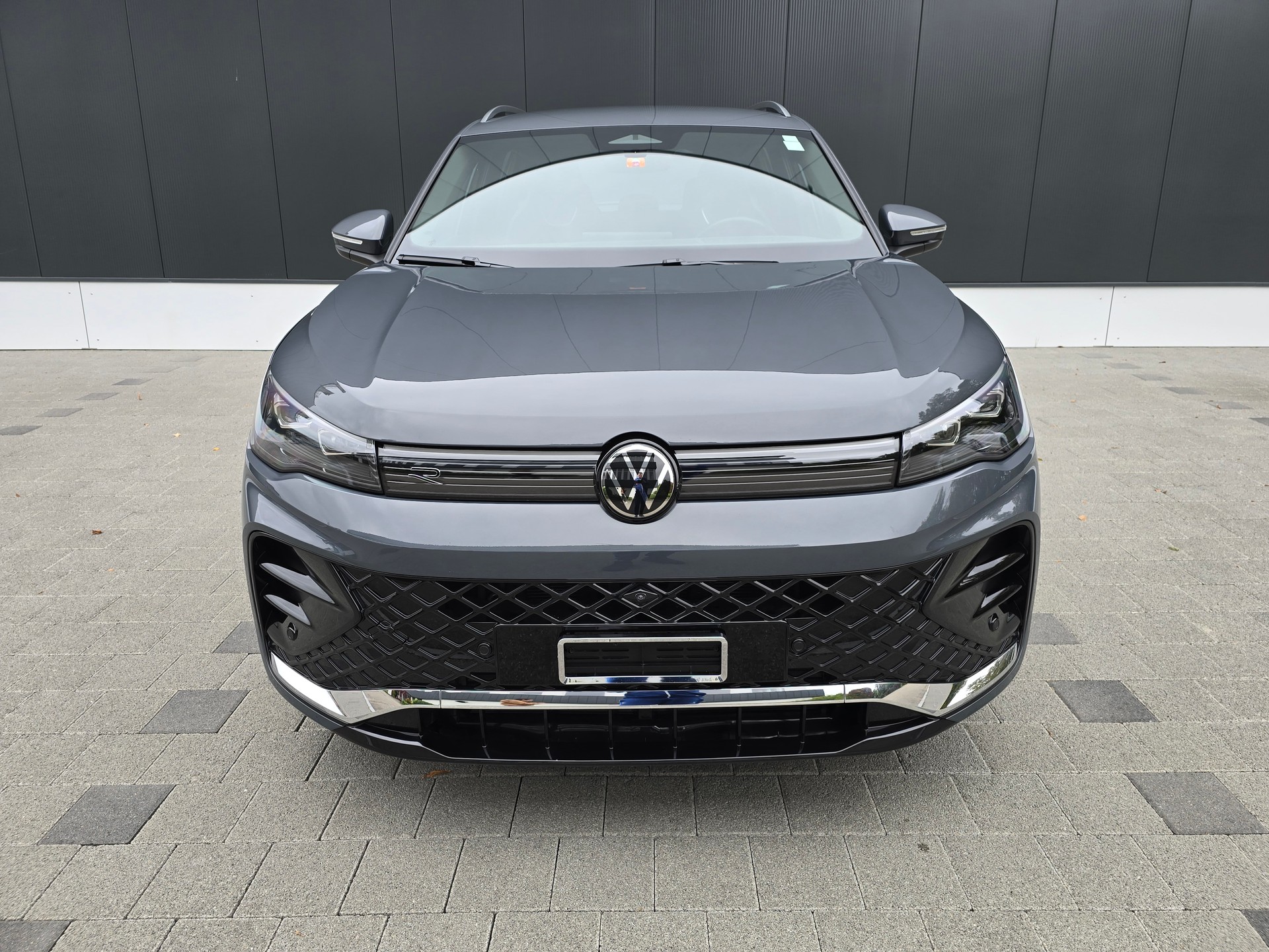 VW Tiguan 2.0 TDI SCR R-Line 4Motion DSG-image-2