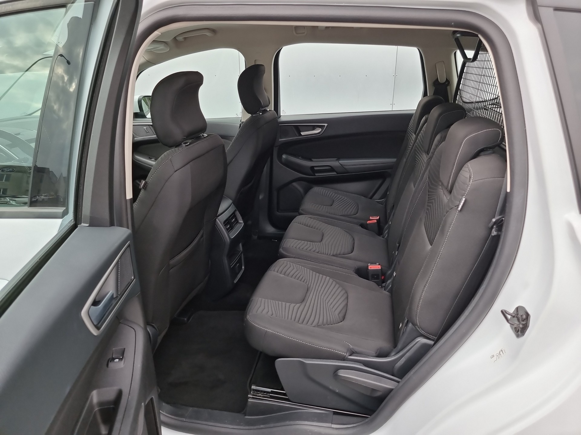 FORD S-Max 2.5 Hybrid Titanium-image-13