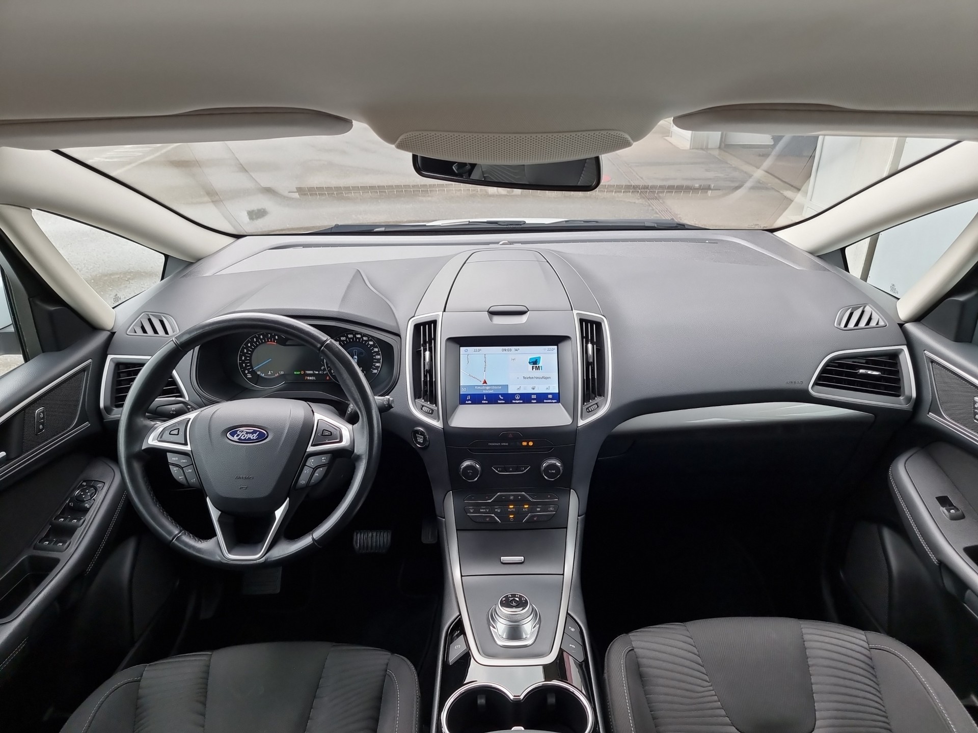 FORD S-Max 2.5 Hybrid Titanium-image-5