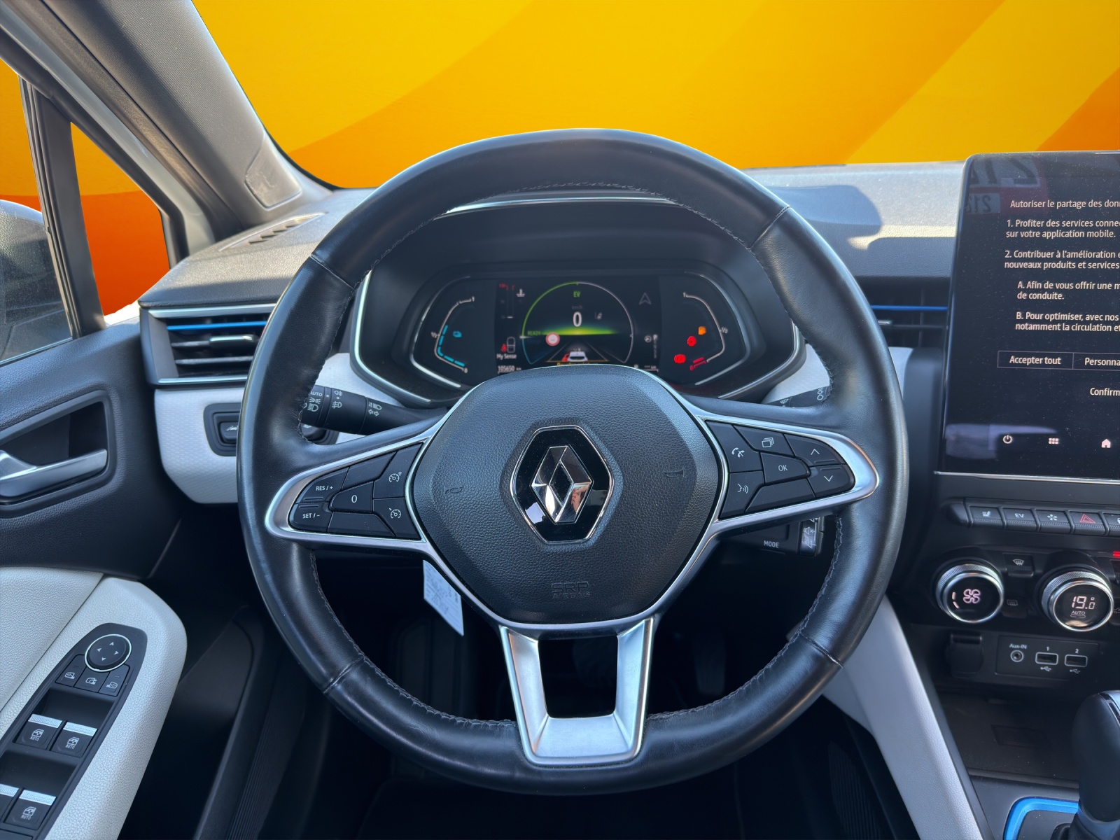RENAULT Clio 1.6 E-Tech Intens-image-9