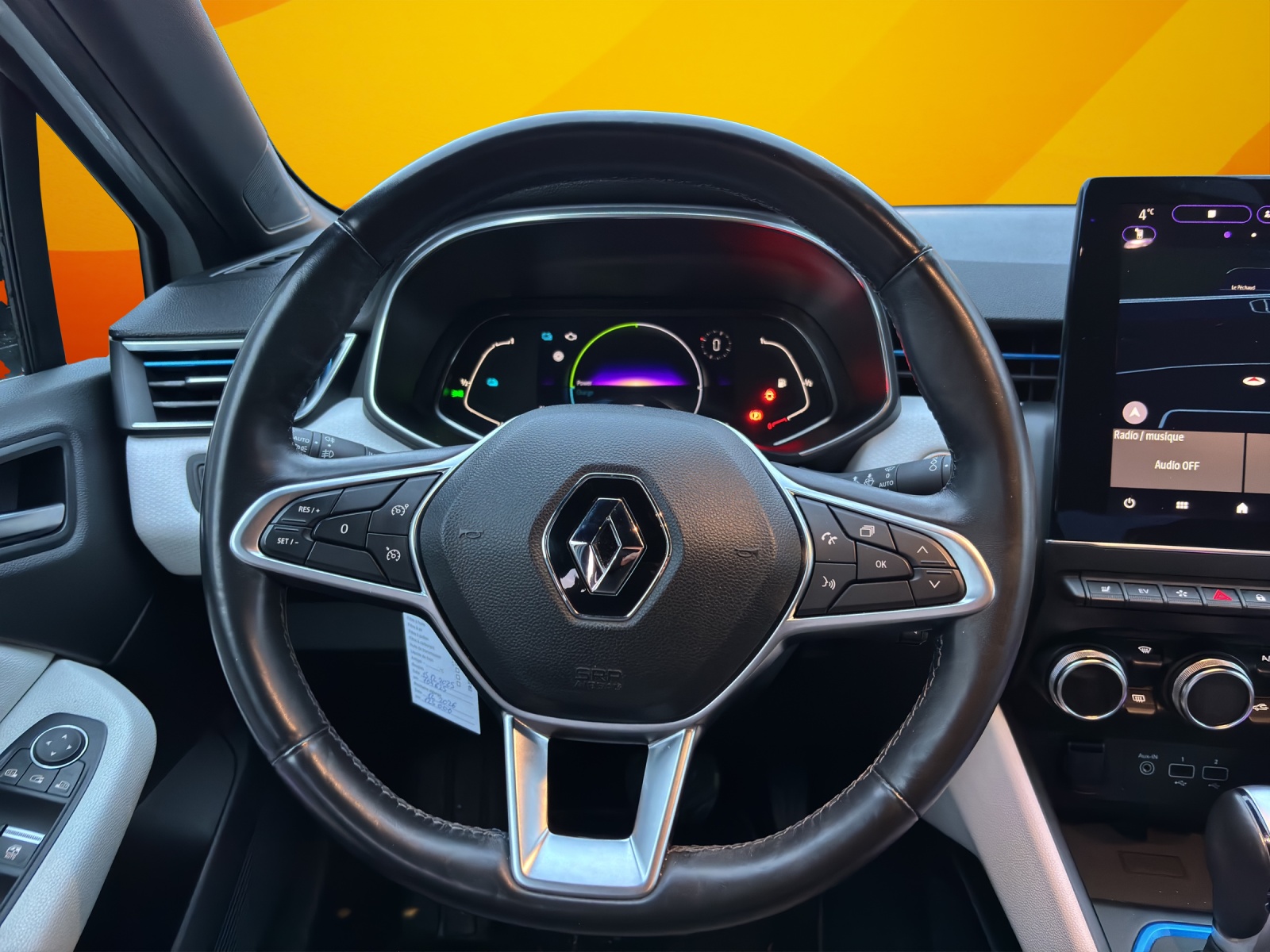RENAULT Clio 1.6 E-Tech Intens-image-9