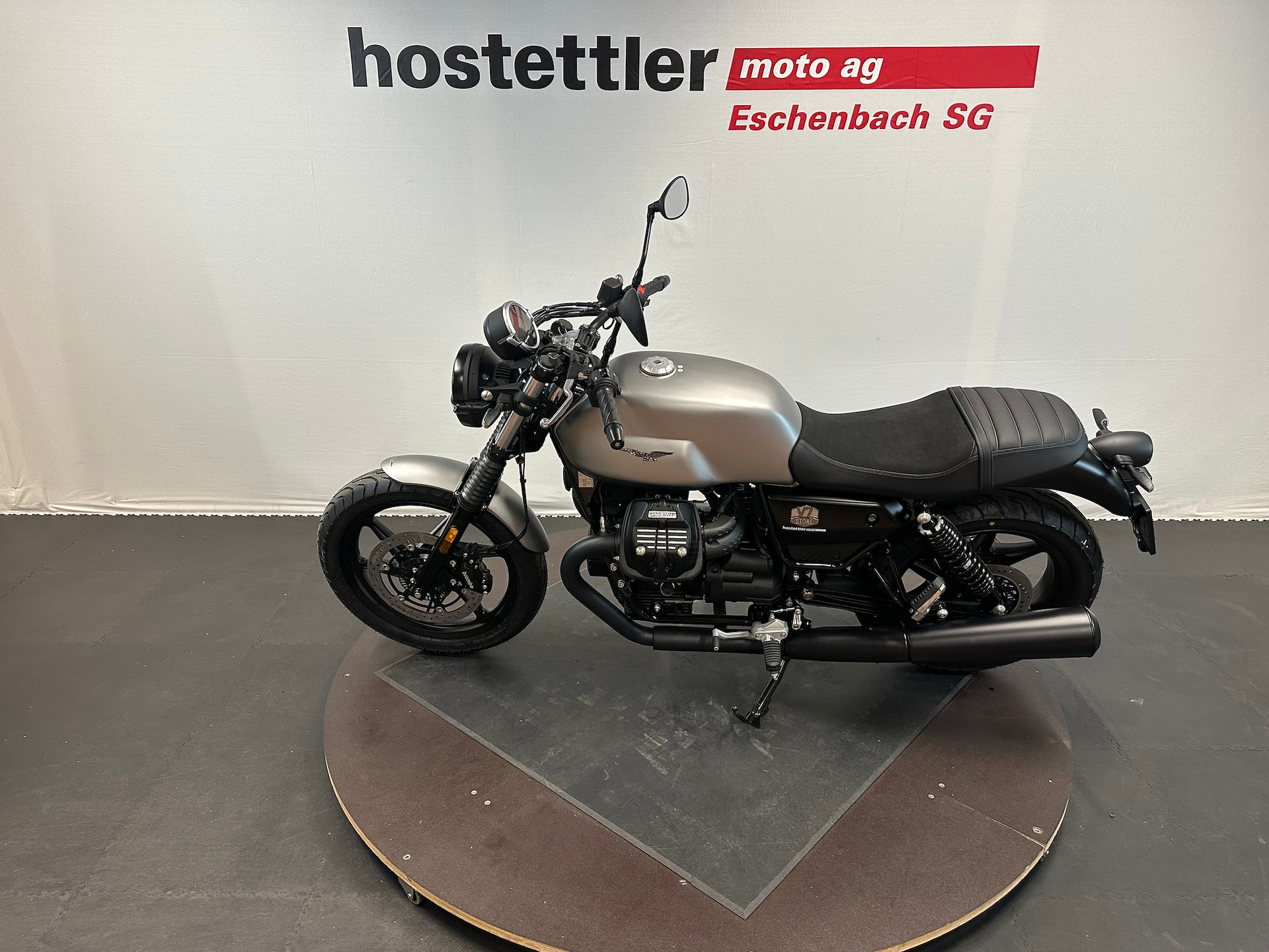 MOTO GUZZI V7-showroom-element-2