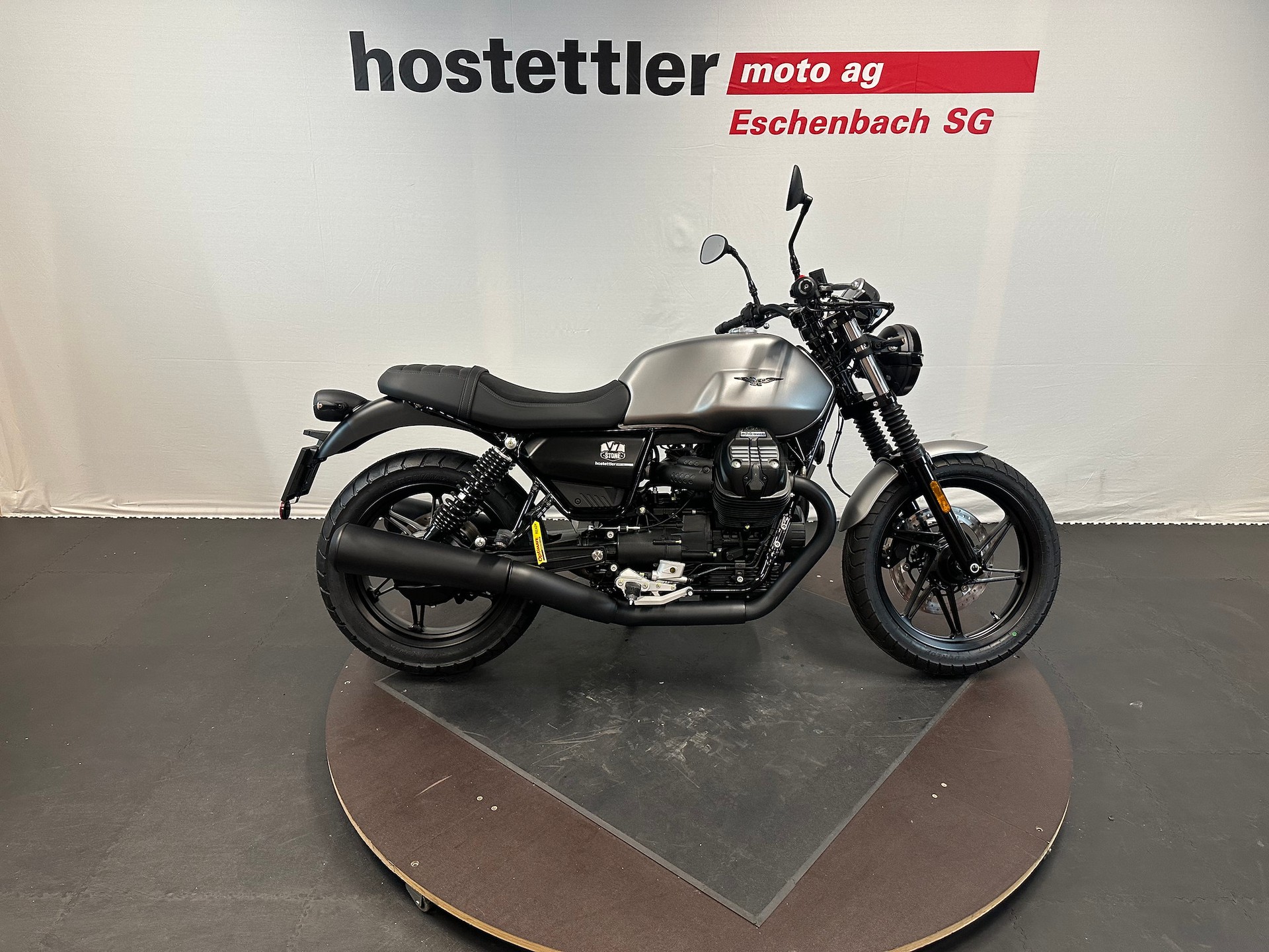 MOTO GUZZI V7-showroom-element-1