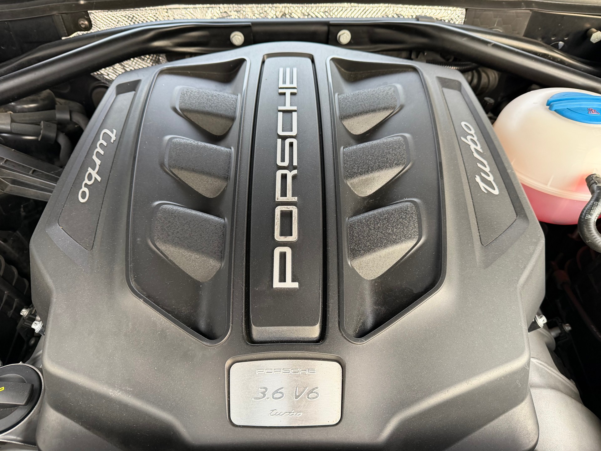 PORSCHE Macan Turbo PDK-image-30