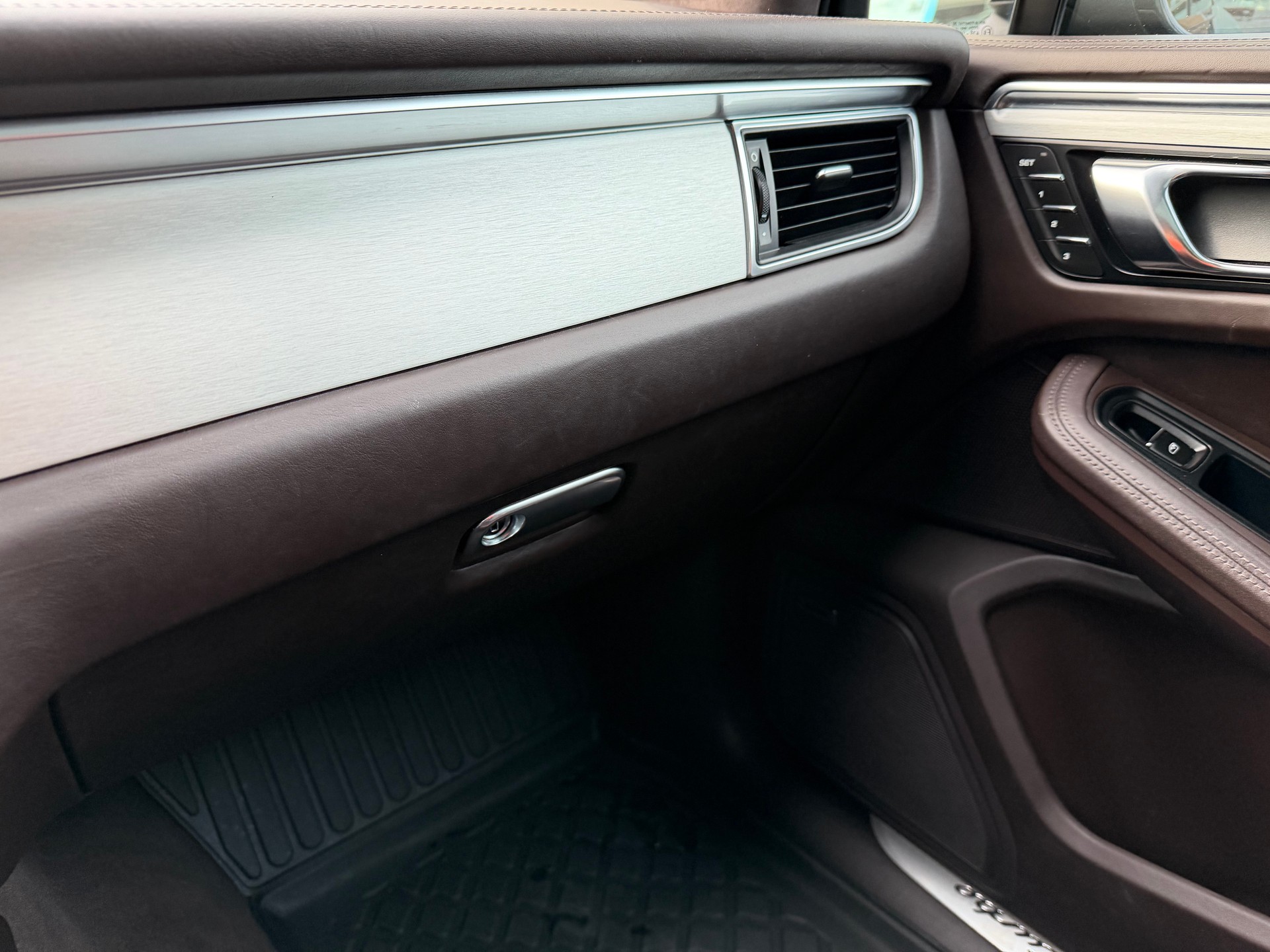 PORSCHE Macan Turbo PDK-image-28