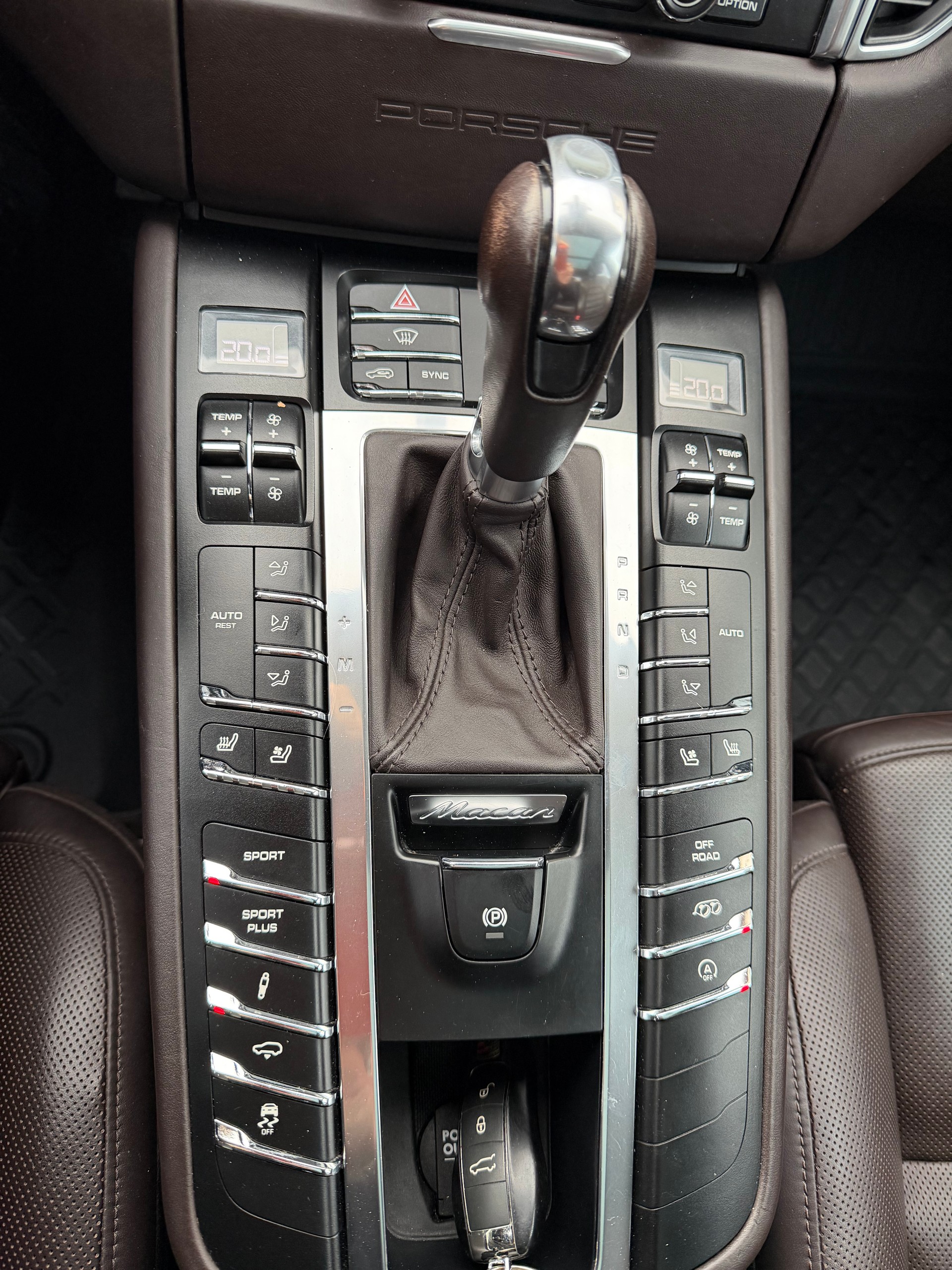 PORSCHE Macan Turbo PDK-image-17
