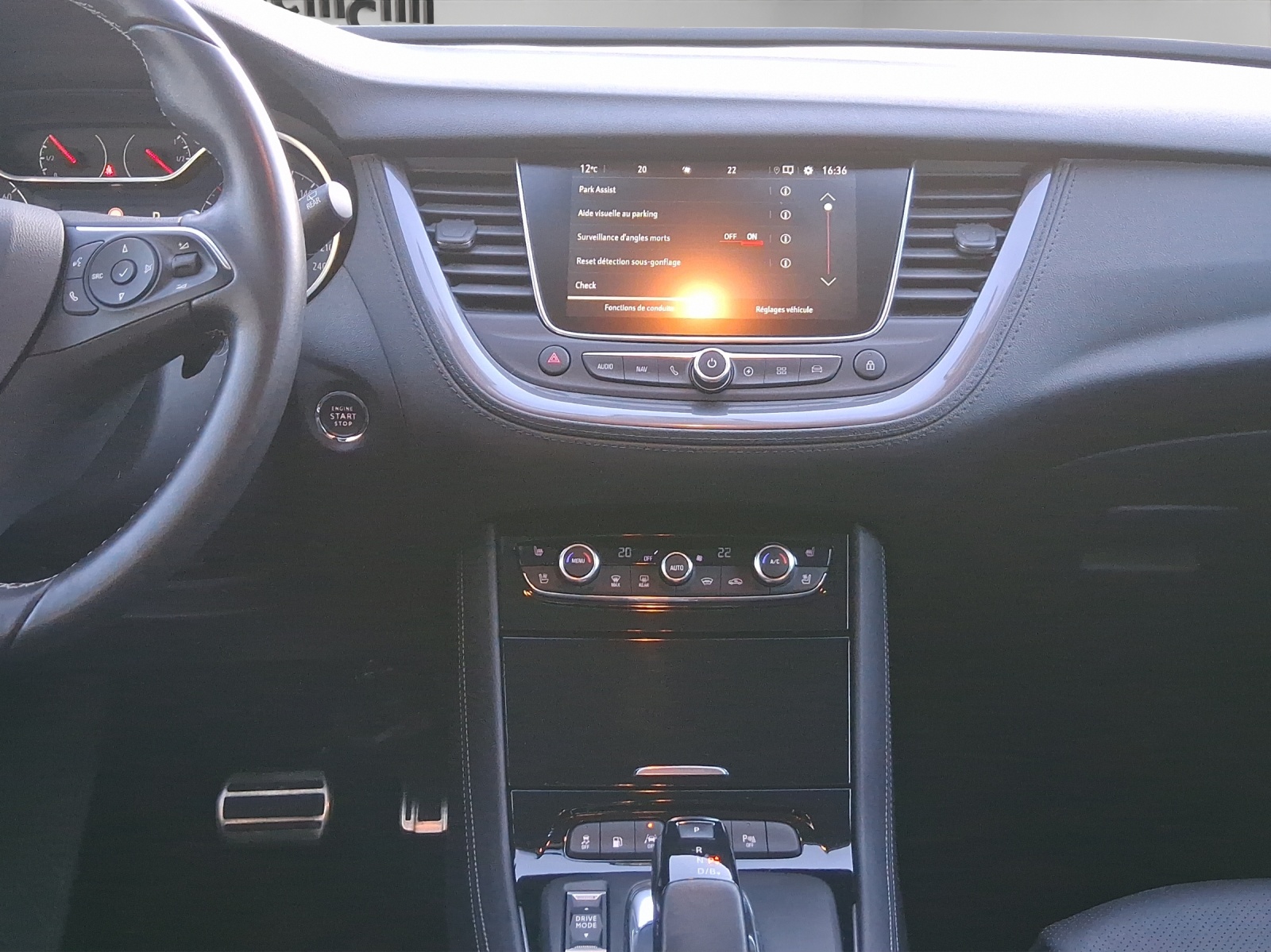 OPEL Grandland X 1.6 Hybrid4 Ultimate Automatik-image-11