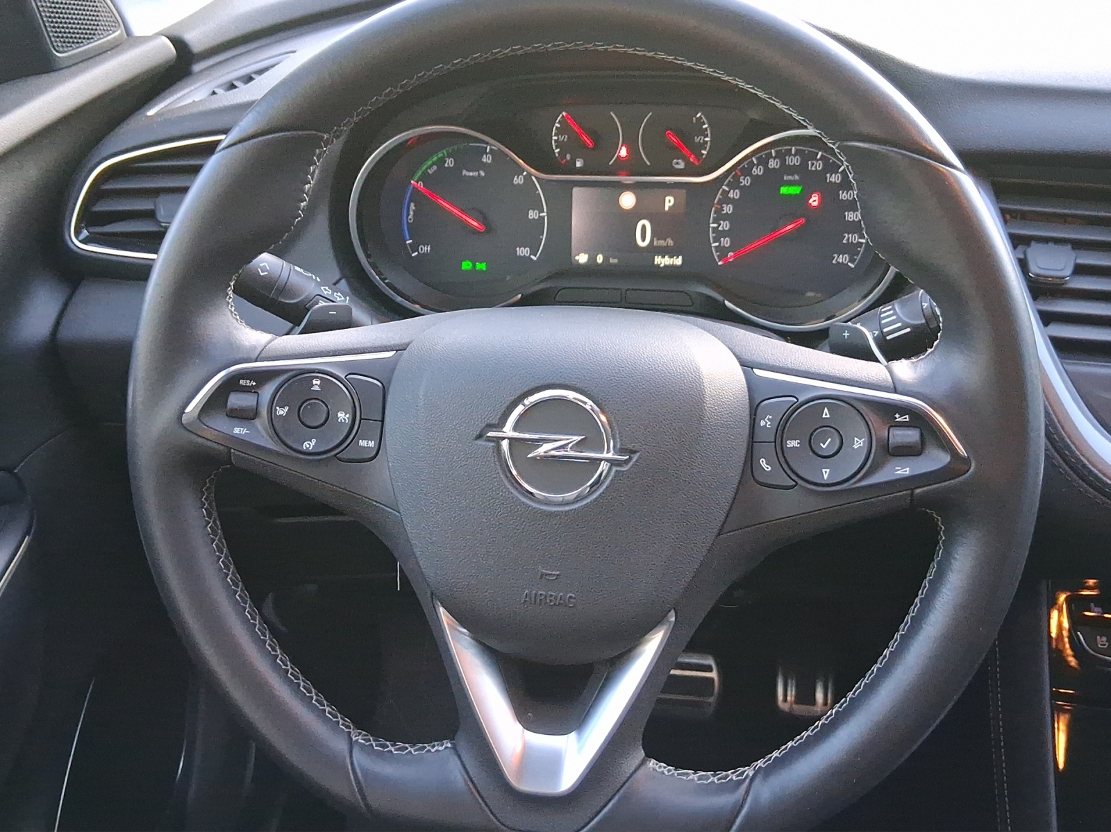 OPEL Grandland X 1.6 Hybrid4 Ultimate Automatik-image-10