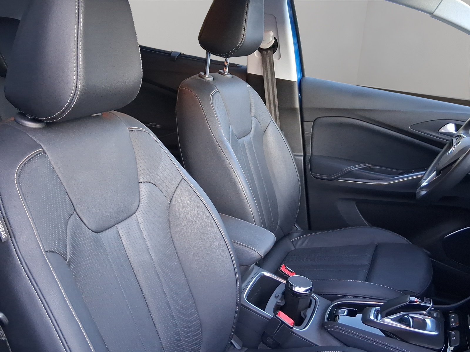 OPEL Grandland X 1.6 Hybrid4 Ultimate Automatik-image-17