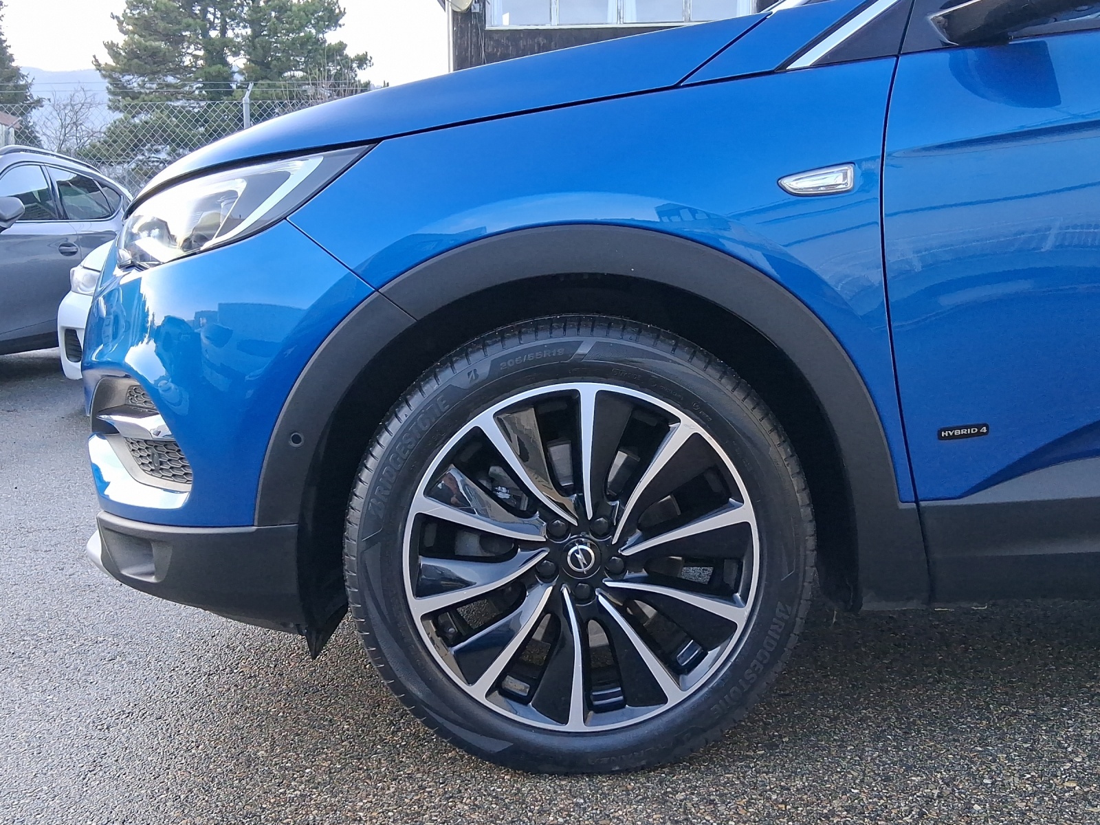 OPEL Grandland X 1.6 Hybrid4 Ultimate Automatik-image-7
