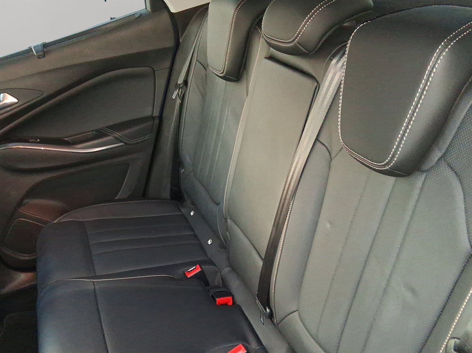 OPEL Grandland X 1.6 Hybrid4 Ultimate Automatik-image-16